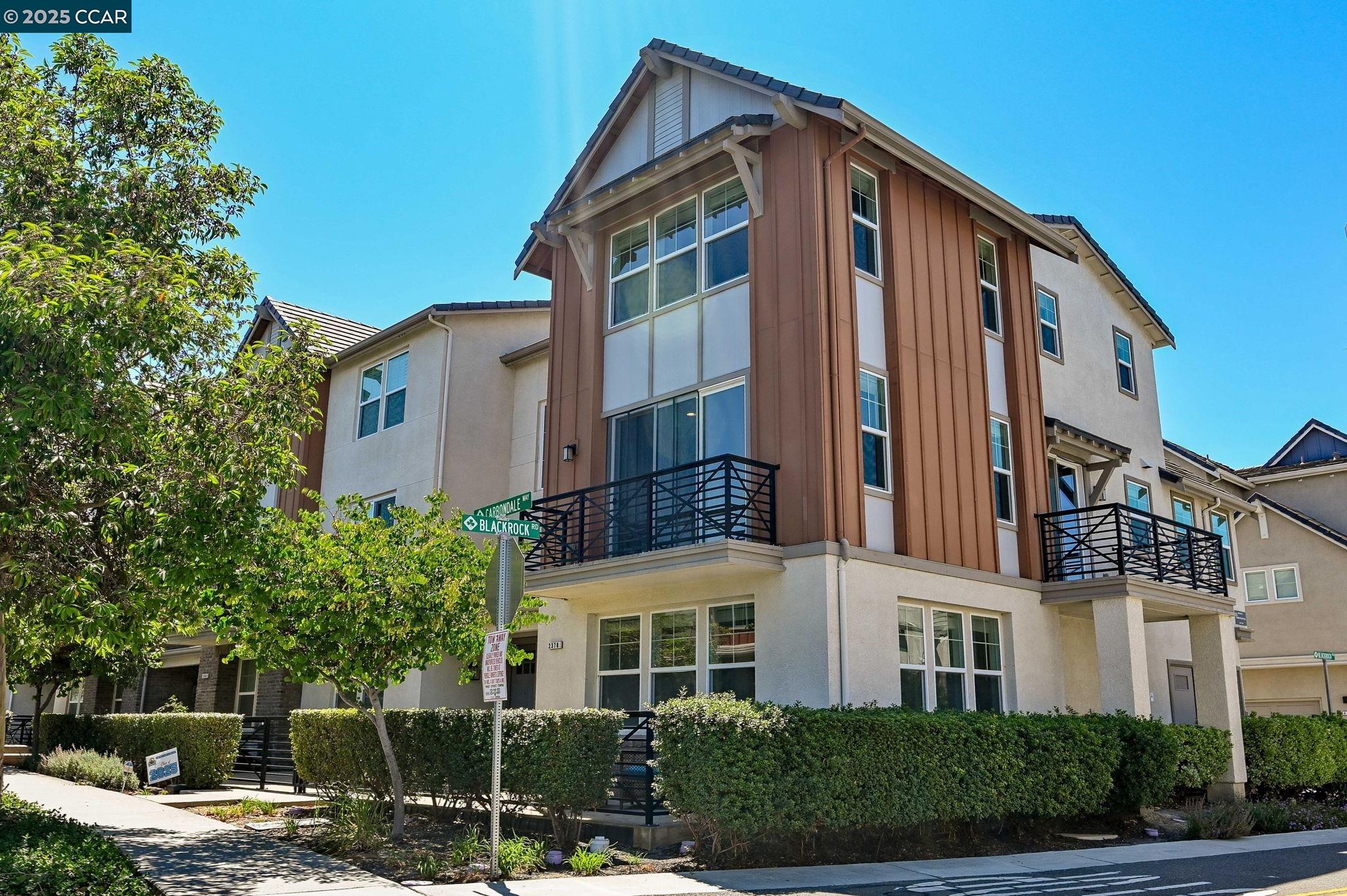 Detail Gallery Image 4 of 28 For 2378 Carbondale Way, Dublin,  CA 94568 - 4 Beds | 4 Baths