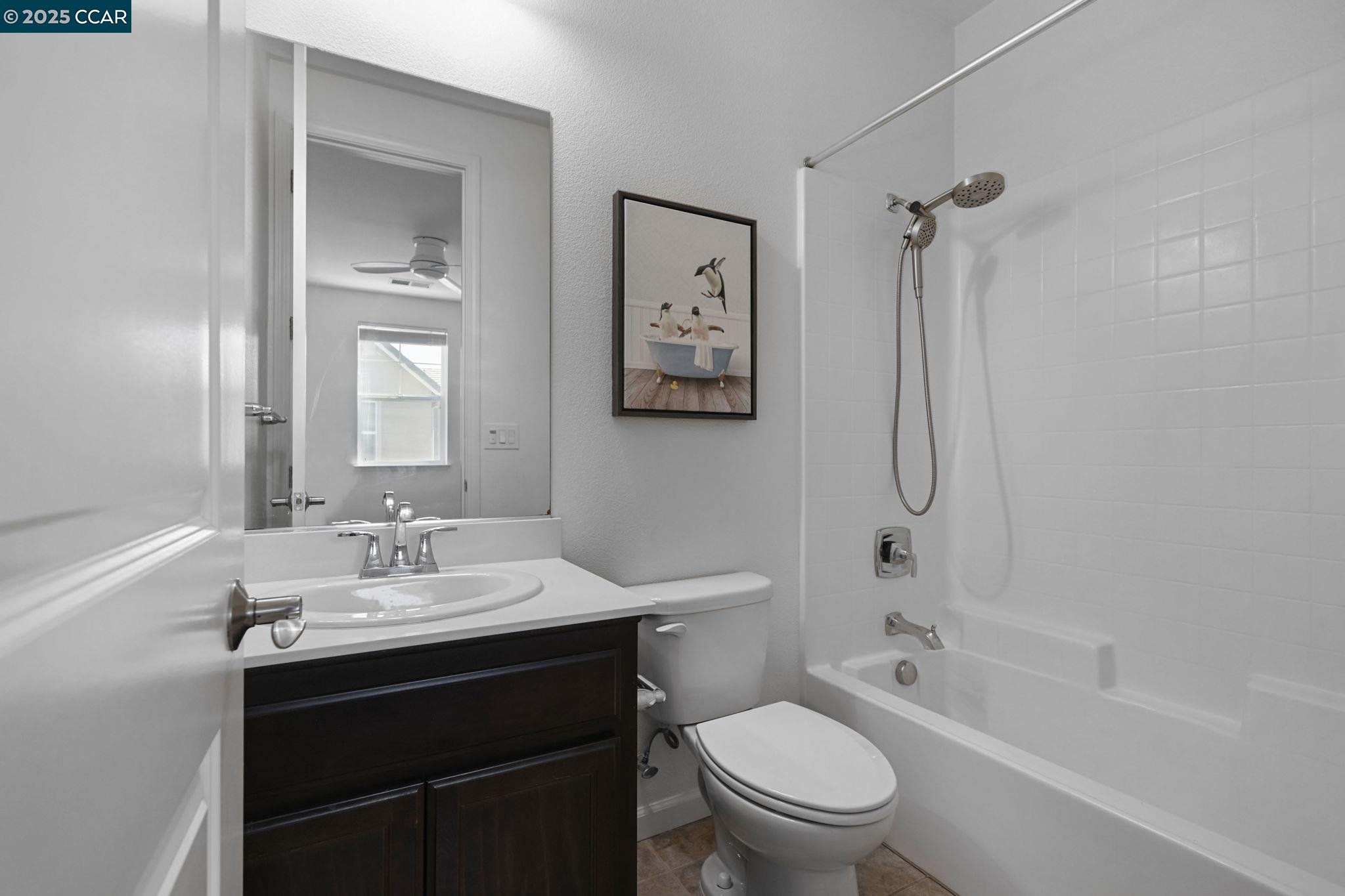 Detail Gallery Image 7 of 28 For 2378 Carbondale Way, Dublin,  CA 94568 - 4 Beds | 4 Baths