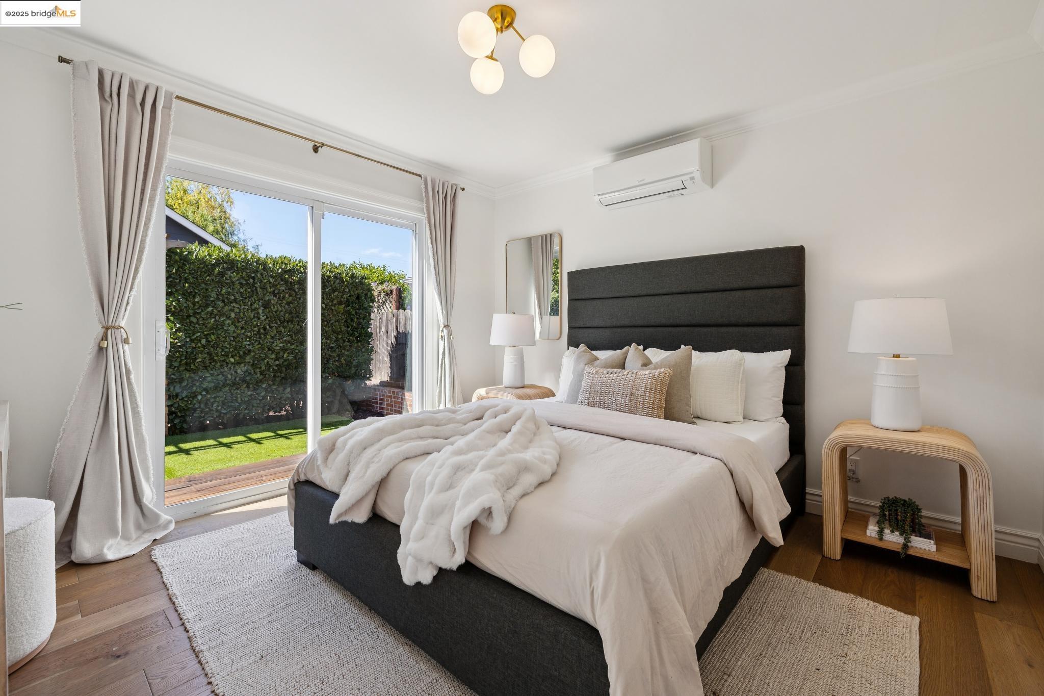 Detail Gallery Image 11 of 49 For 1642 10th St, Berkeley,  CA 94710 - 5 Beds | 3 Baths