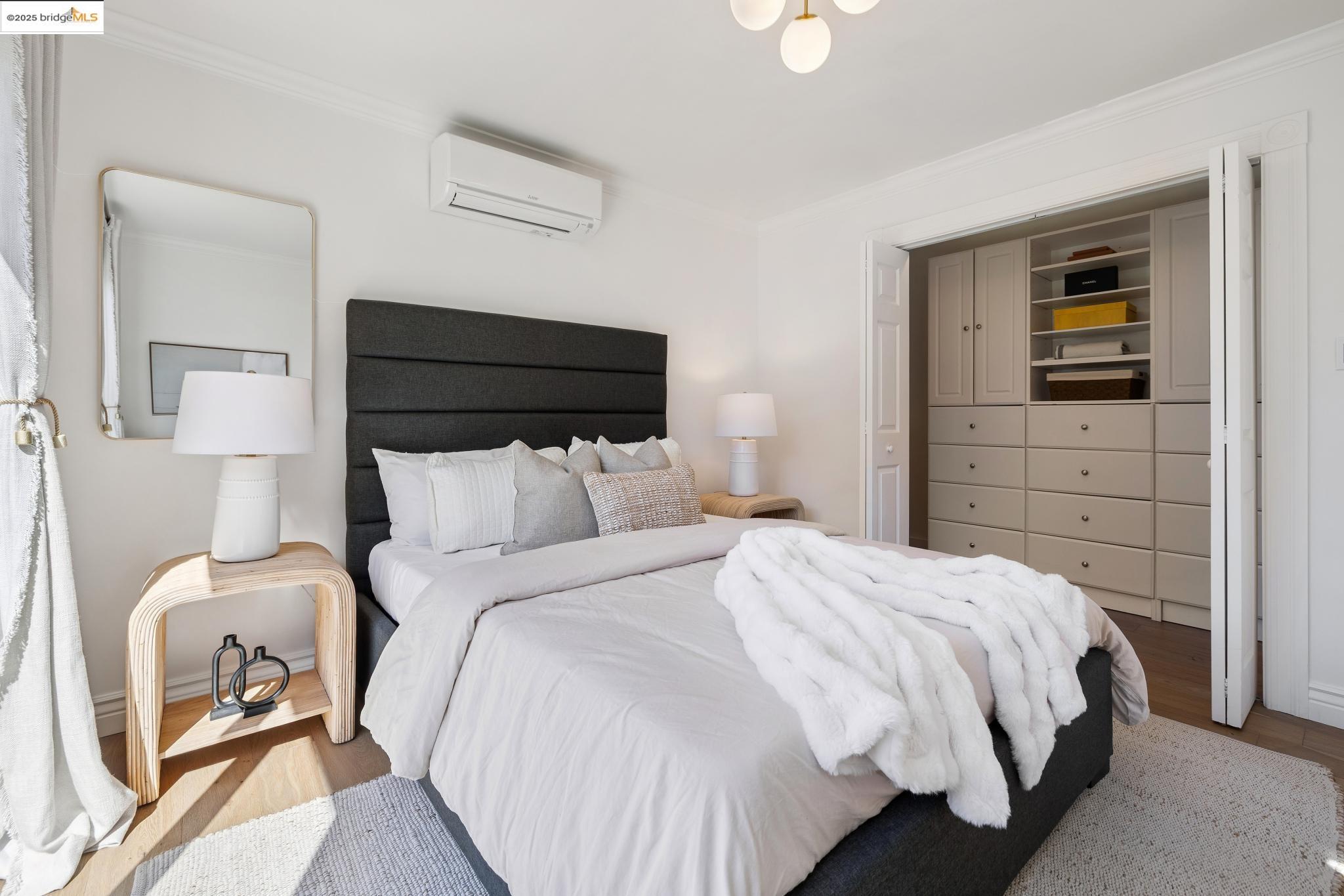 Detail Gallery Image 14 of 51 For 1642 10th St, Berkeley,  CA 94710 - 5 Beds | 3 Baths