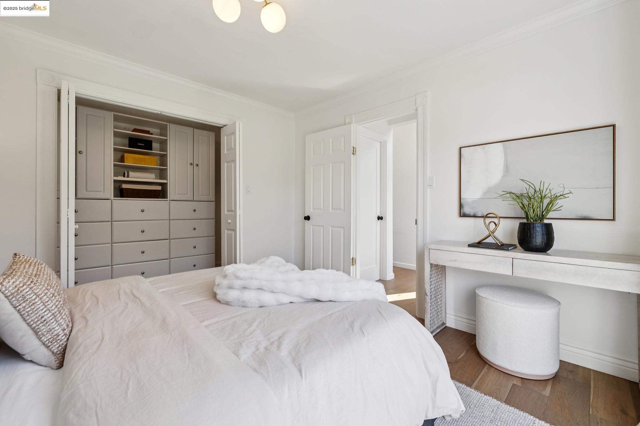 Detail Gallery Image 15 of 51 For 1642 10th St, Berkeley,  CA 94710 - 5 Beds | 3 Baths