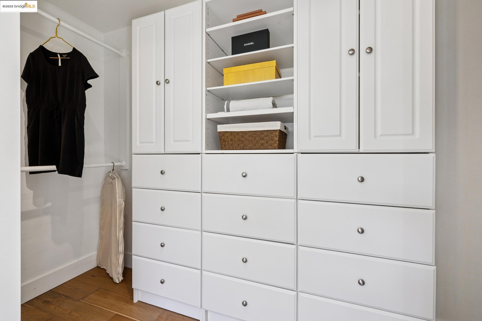 Detail Gallery Image 16 of 51 For 1642 10th St, Berkeley,  CA 94710 - 5 Beds | 3 Baths