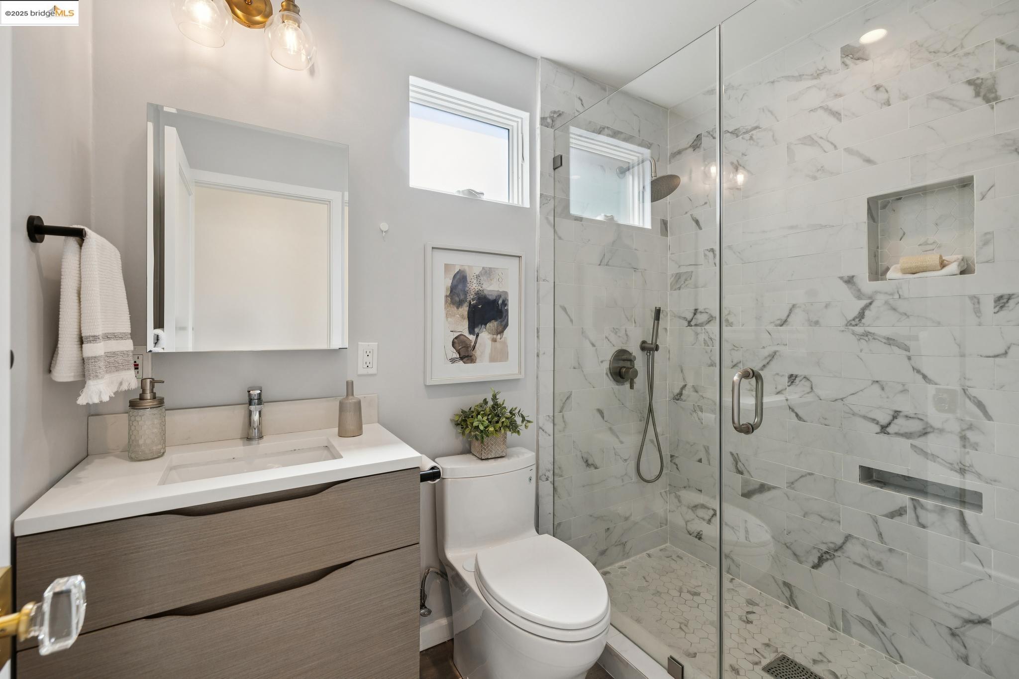 Detail Gallery Image 17 of 51 For 1642 10th St, Berkeley,  CA 94710 - 5 Beds | 3 Baths