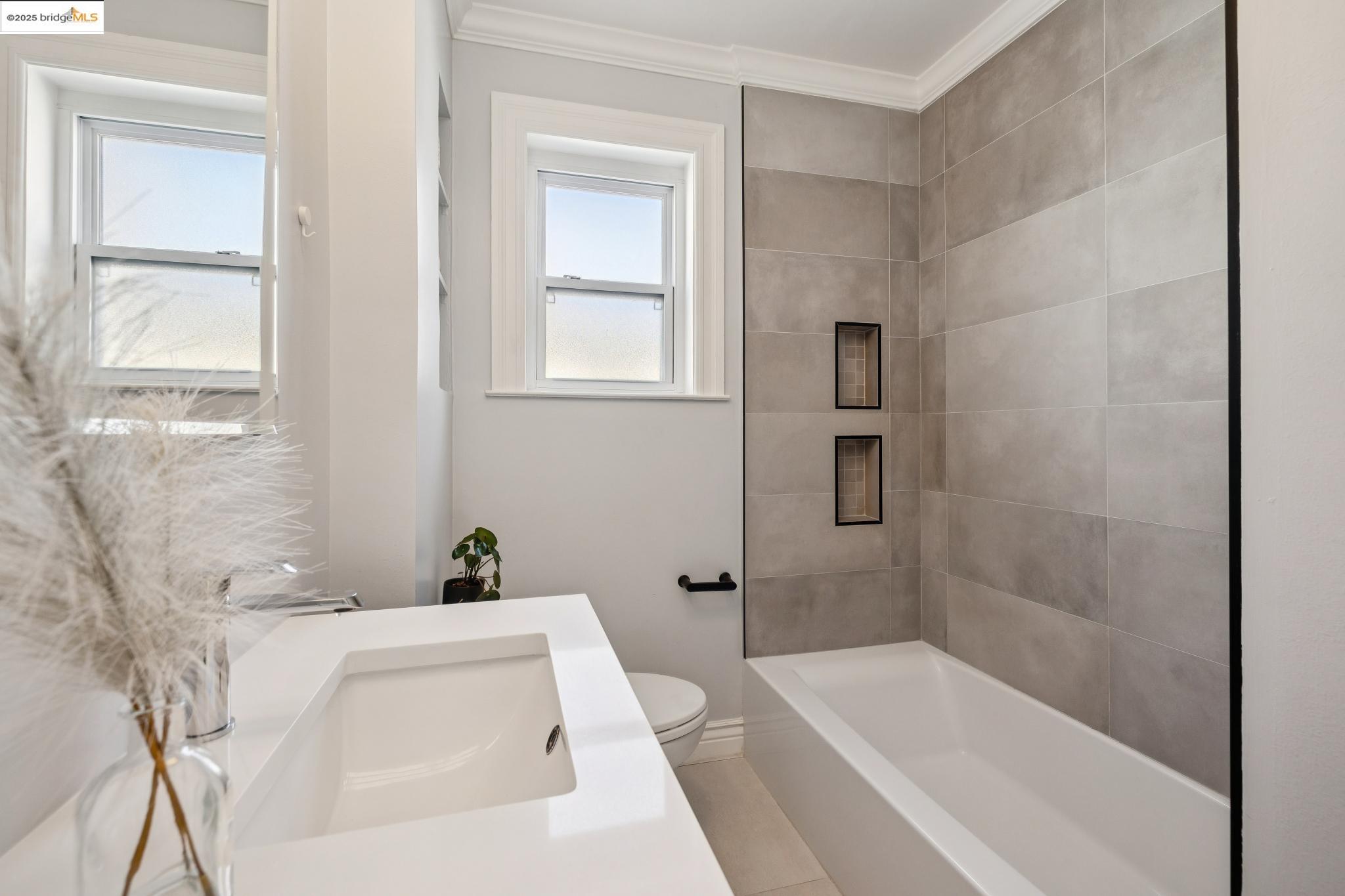 Detail Gallery Image 24 of 51 For 1642 10th St, Berkeley,  CA 94710 - 5 Beds | 3 Baths