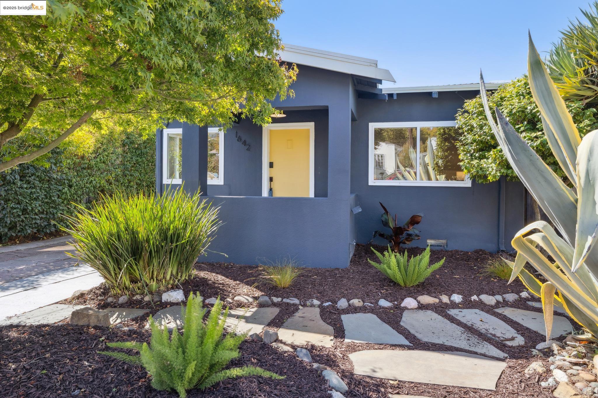 Detail Gallery Image 4 of 49 For 1642 10th St, Berkeley,  CA 94710 - 5 Beds | 3 Baths