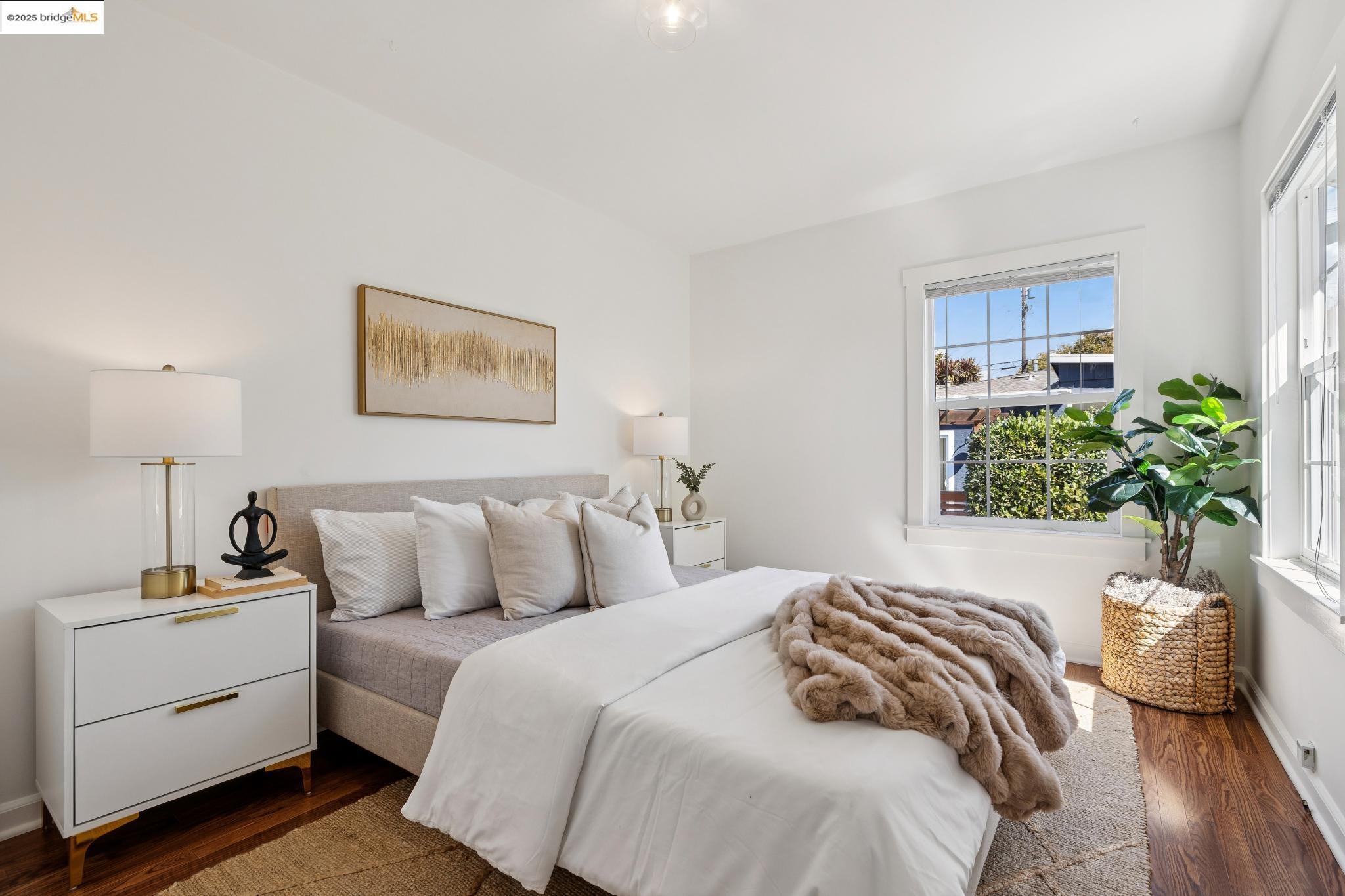 Detail Gallery Image 33 of 51 For 1642 10th St, Berkeley,  CA 94710 - 5 Beds | 3 Baths