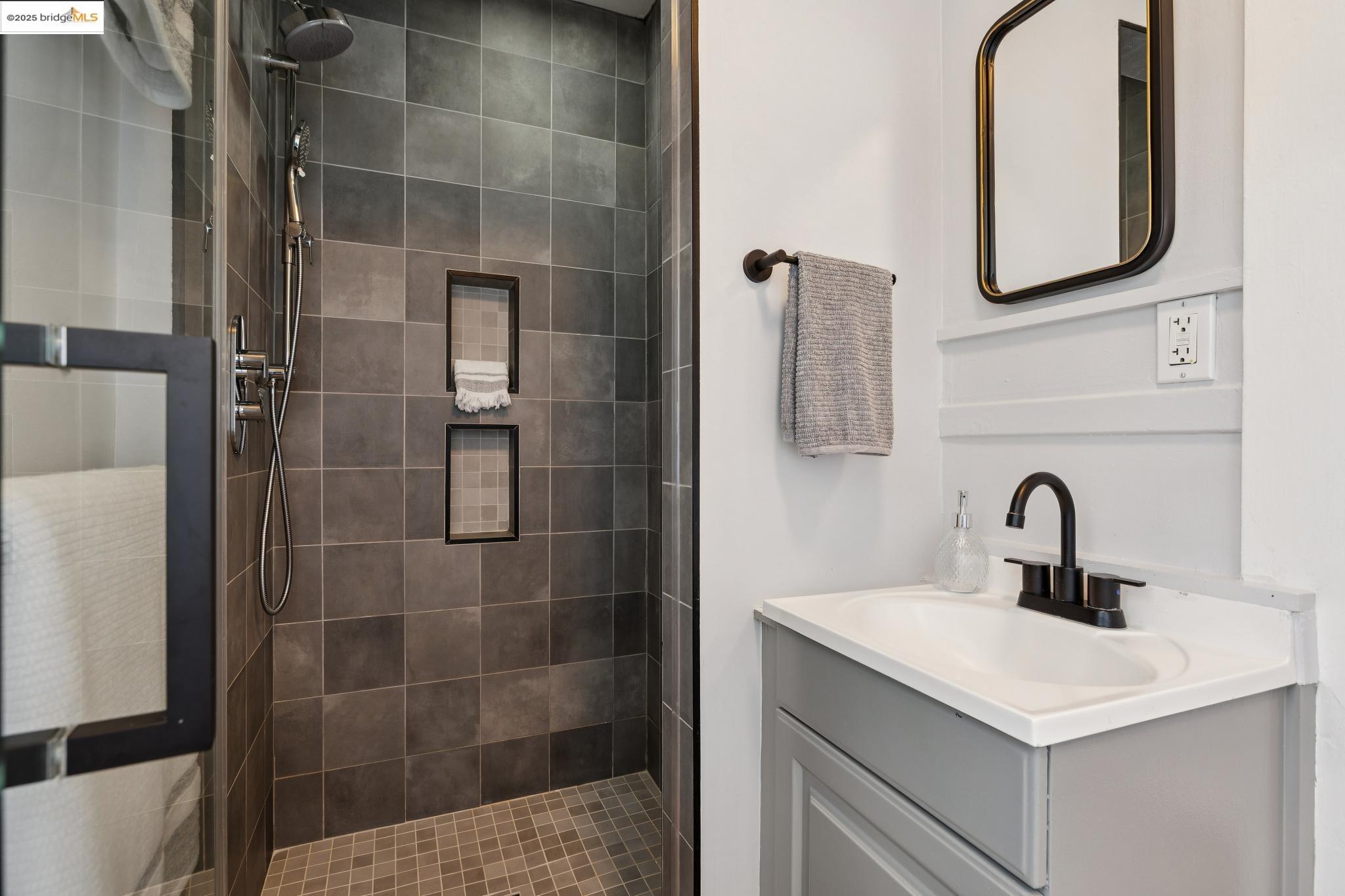 Detail Gallery Image 40 of 51 For 1642 10th St, Berkeley,  CA 94710 - 5 Beds | 3 Baths