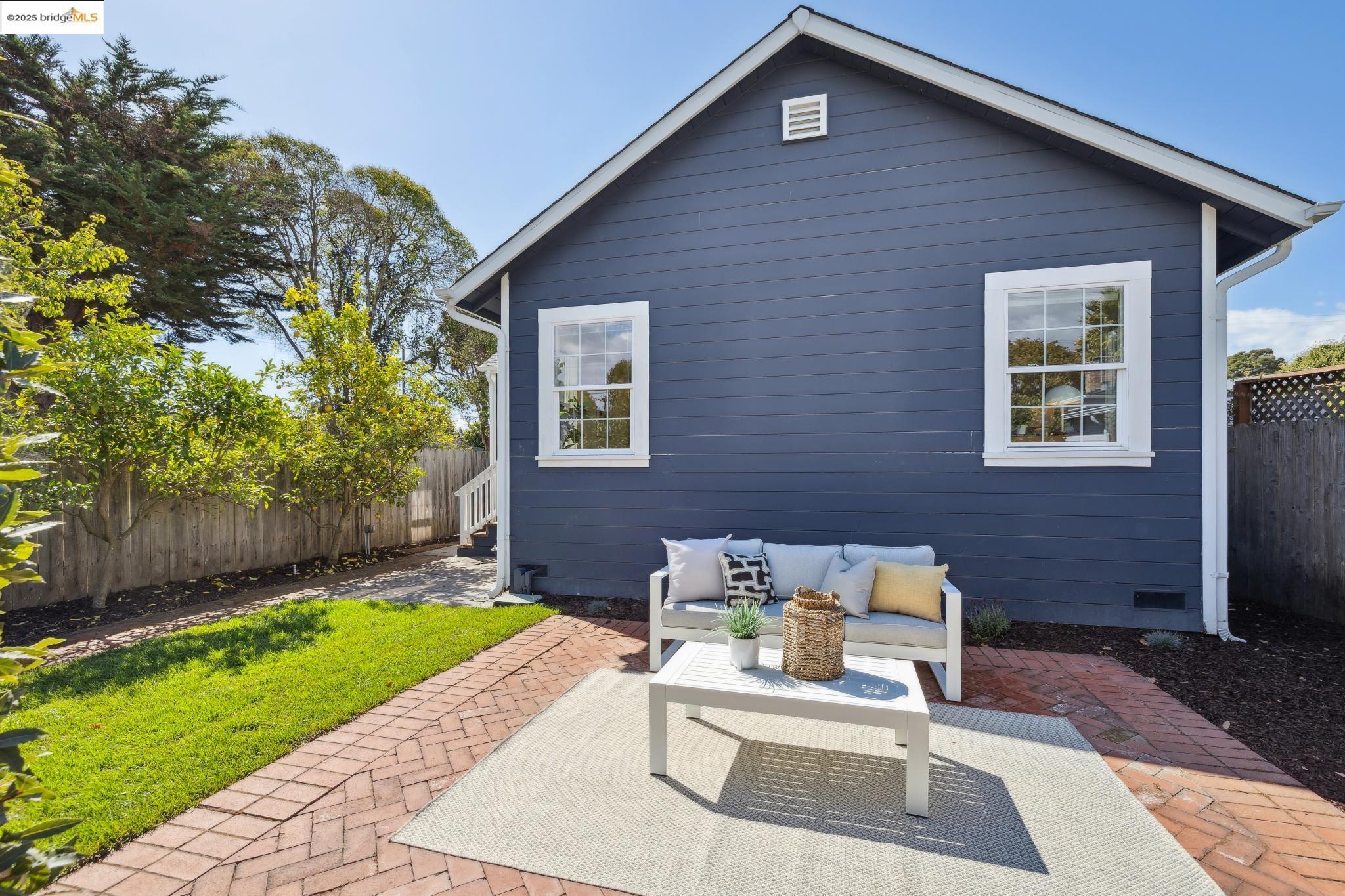 Detail Gallery Image 41 of 51 For 1642 10th St, Berkeley,  CA 94710 - 5 Beds | 3 Baths