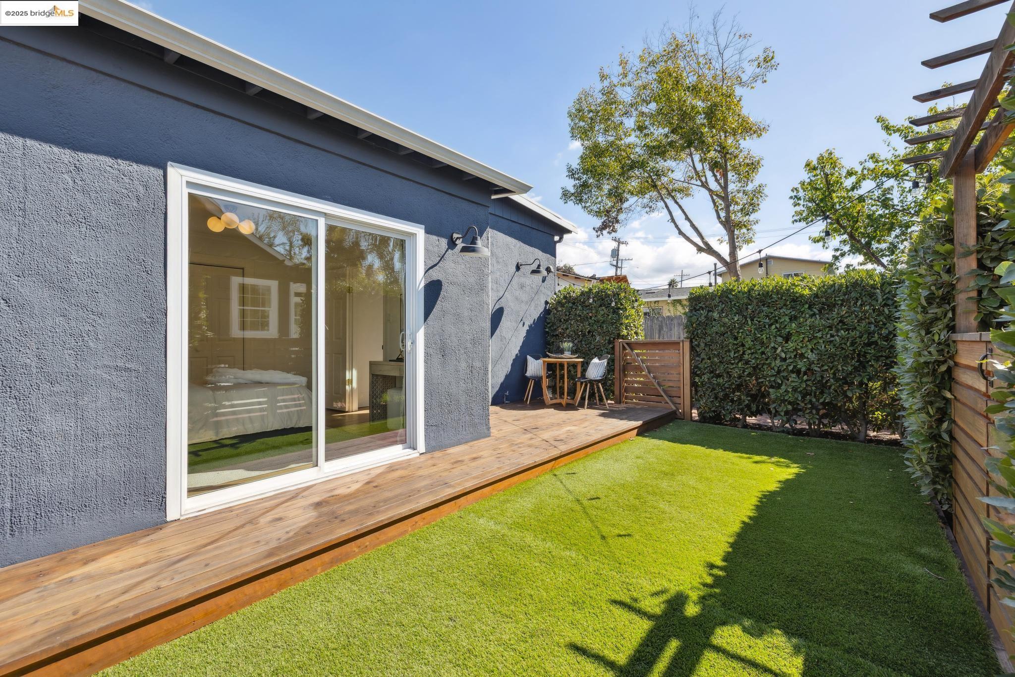 Detail Gallery Image 42 of 51 For 1642 10th St, Berkeley,  CA 94710 - 5 Beds | 3 Baths