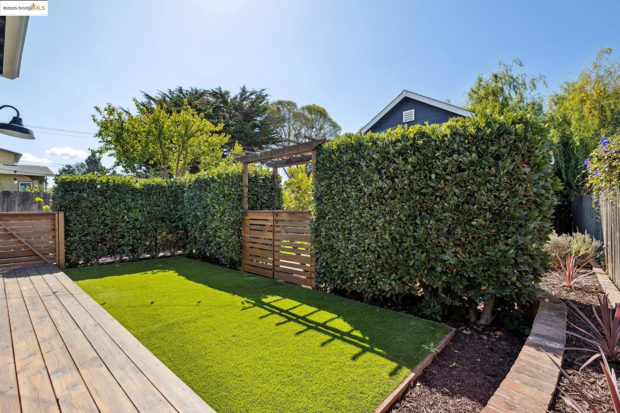 Detail Gallery Image 43 of 51 For 1642 10th St, Berkeley,  CA 94710 - 5 Beds | 3 Baths