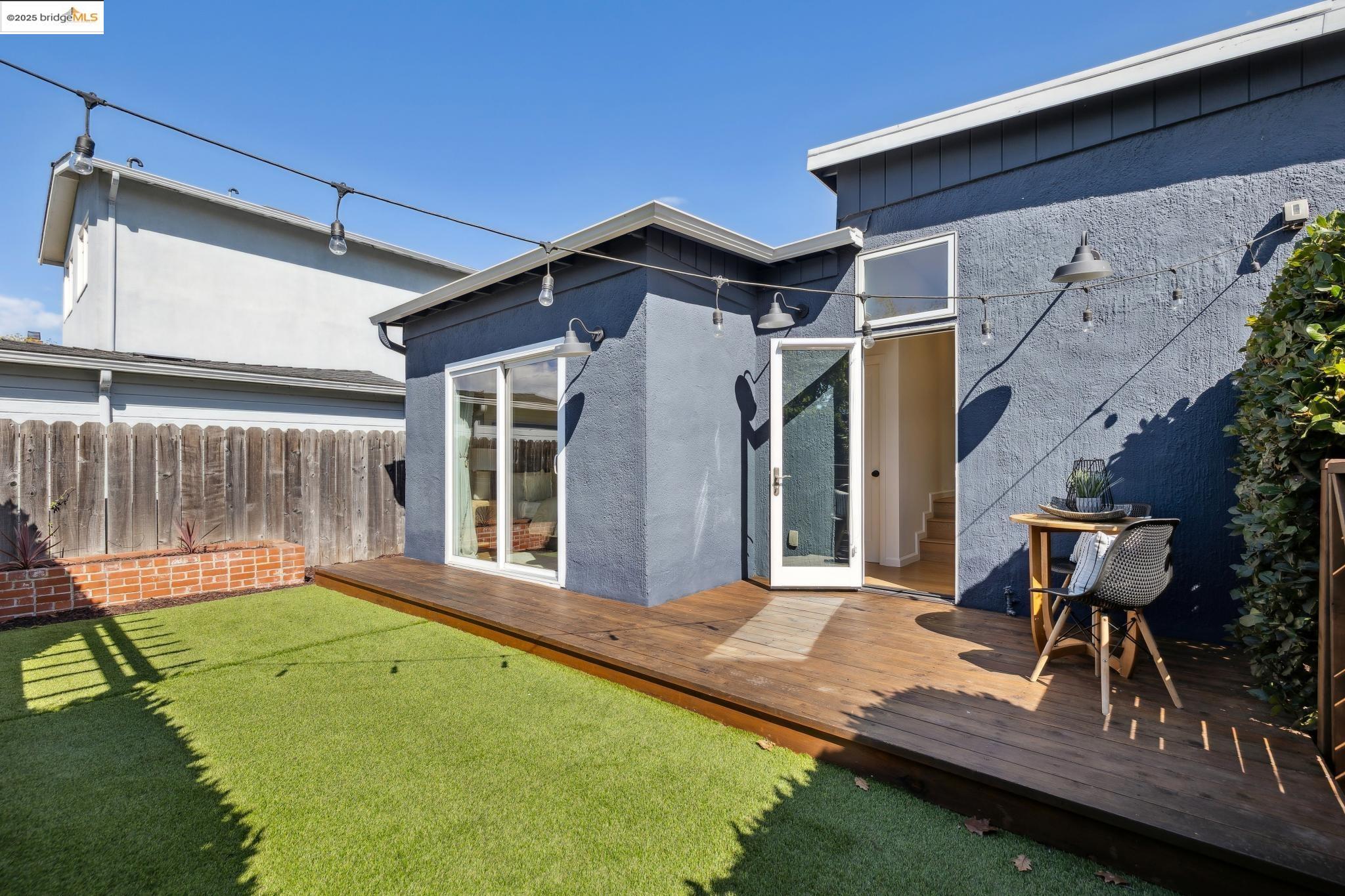 Detail Gallery Image 44 of 51 For 1642 10th St, Berkeley,  CA 94710 - 5 Beds | 3 Baths