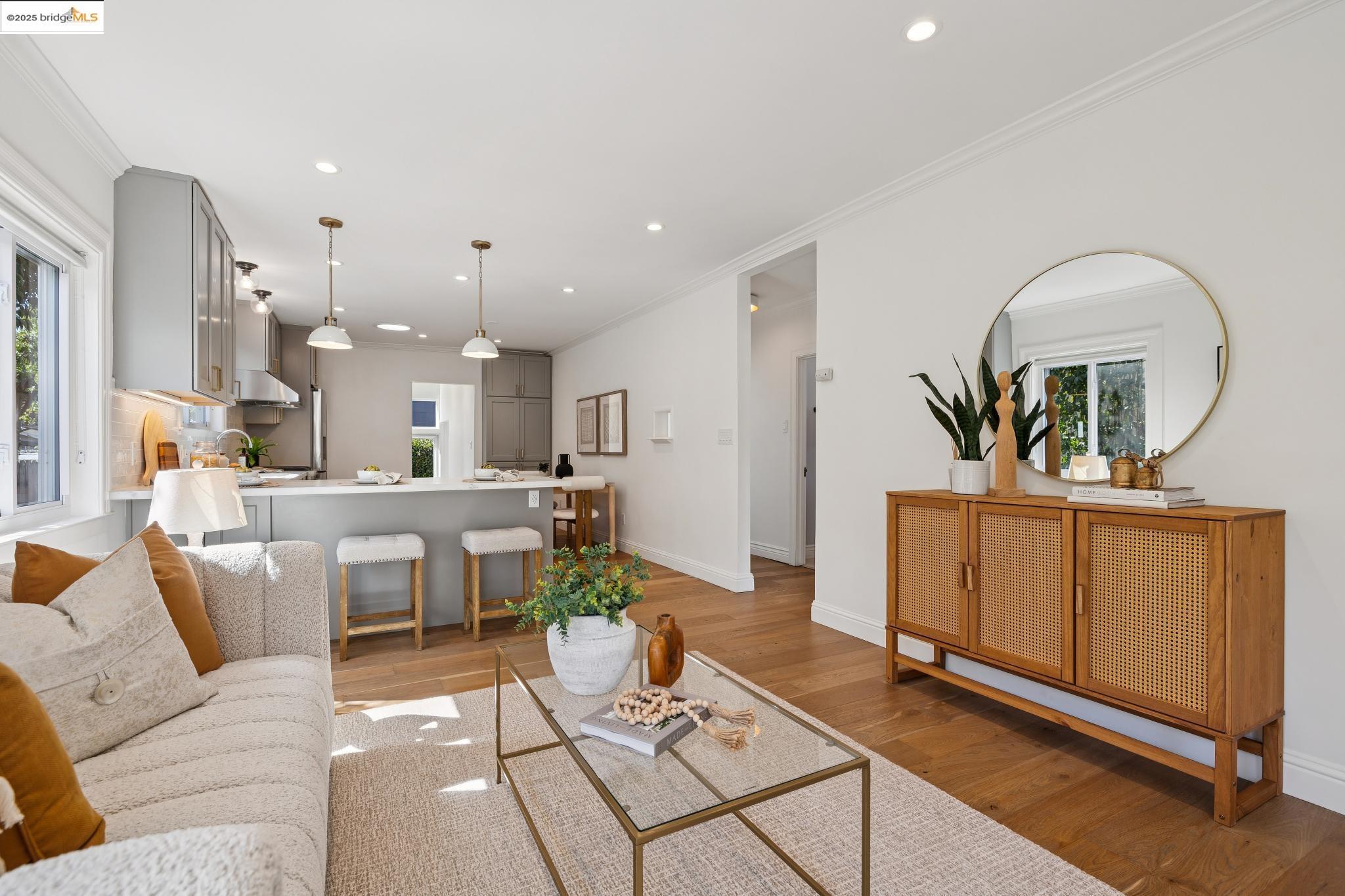 Detail Gallery Image 6 of 51 For 1642 10th St, Berkeley,  CA 94710 - 5 Beds | 3 Baths