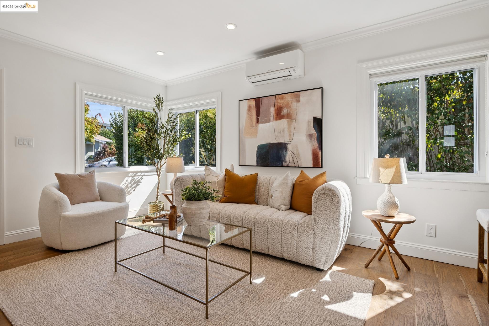 Detail Gallery Image 7 of 51 For 1642 10th St, Berkeley,  CA 94710 - 5 Beds | 3 Baths