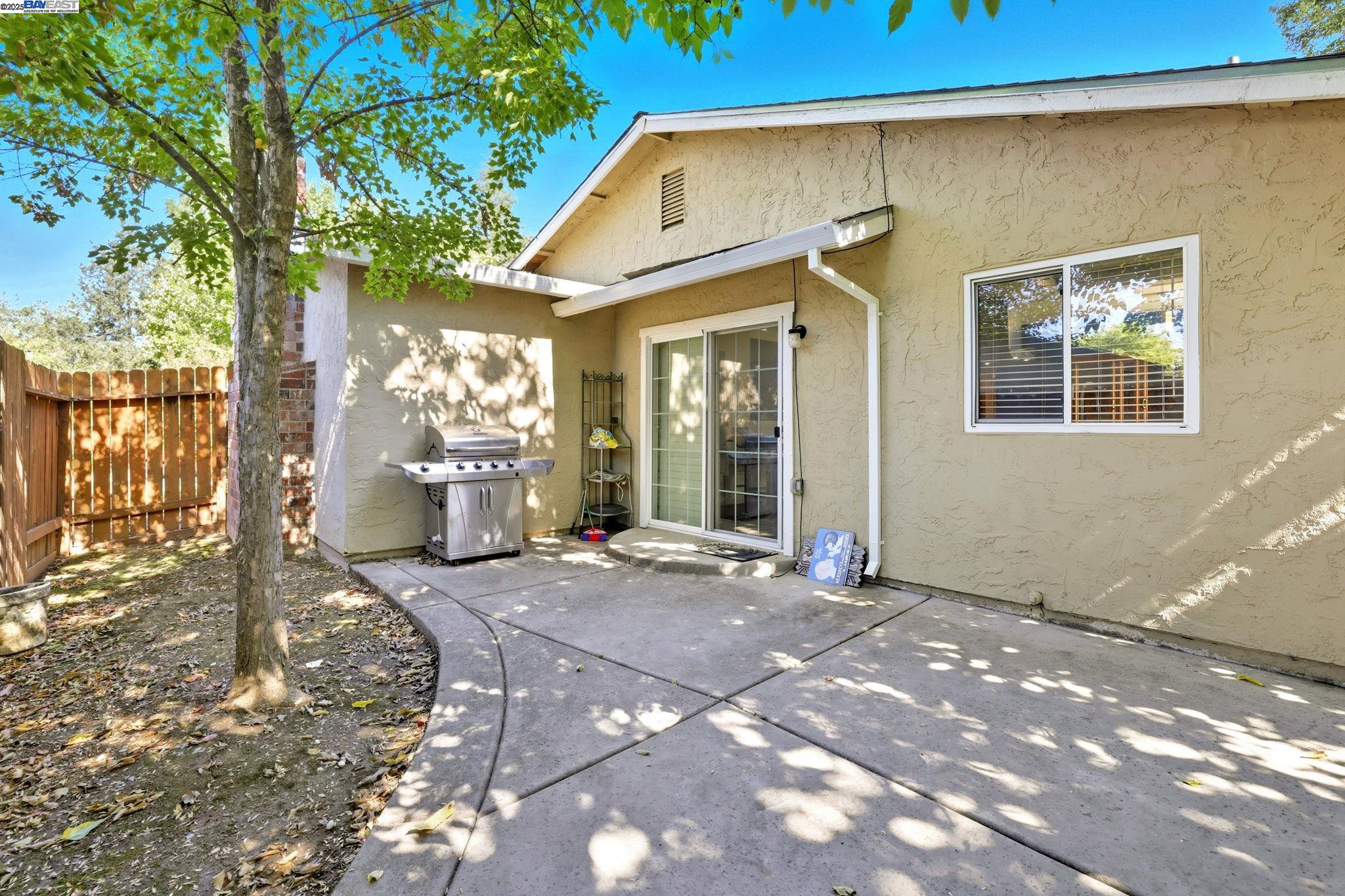 Detail Gallery Image 6 of 33 For 9436 Bravo Way, Sacramento,  CA 95826 - 3 Beds | 2 Baths