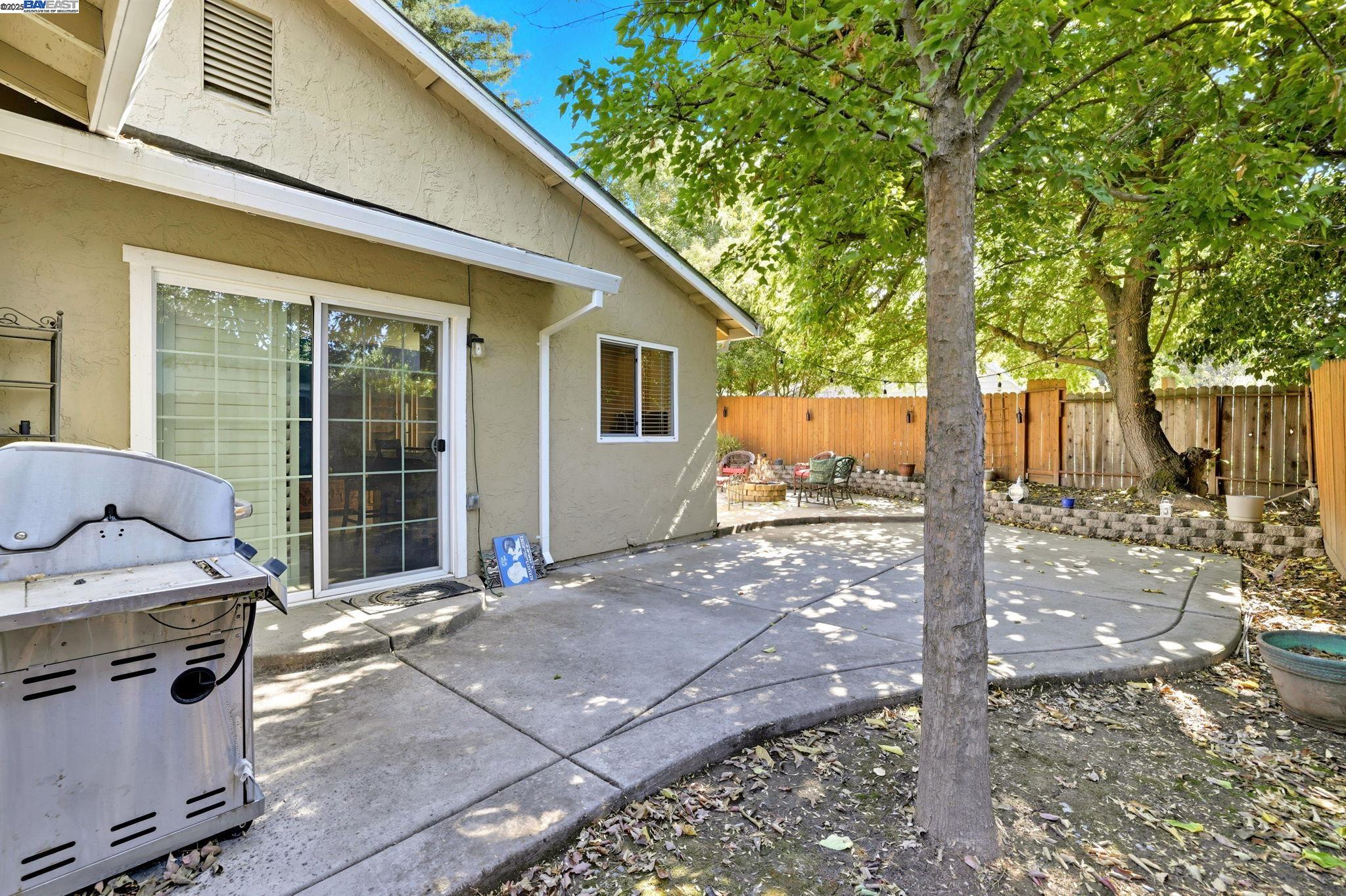 Detail Gallery Image 7 of 33 For 9436 Bravo Way, Sacramento,  CA 95826 - 3 Beds | 2 Baths