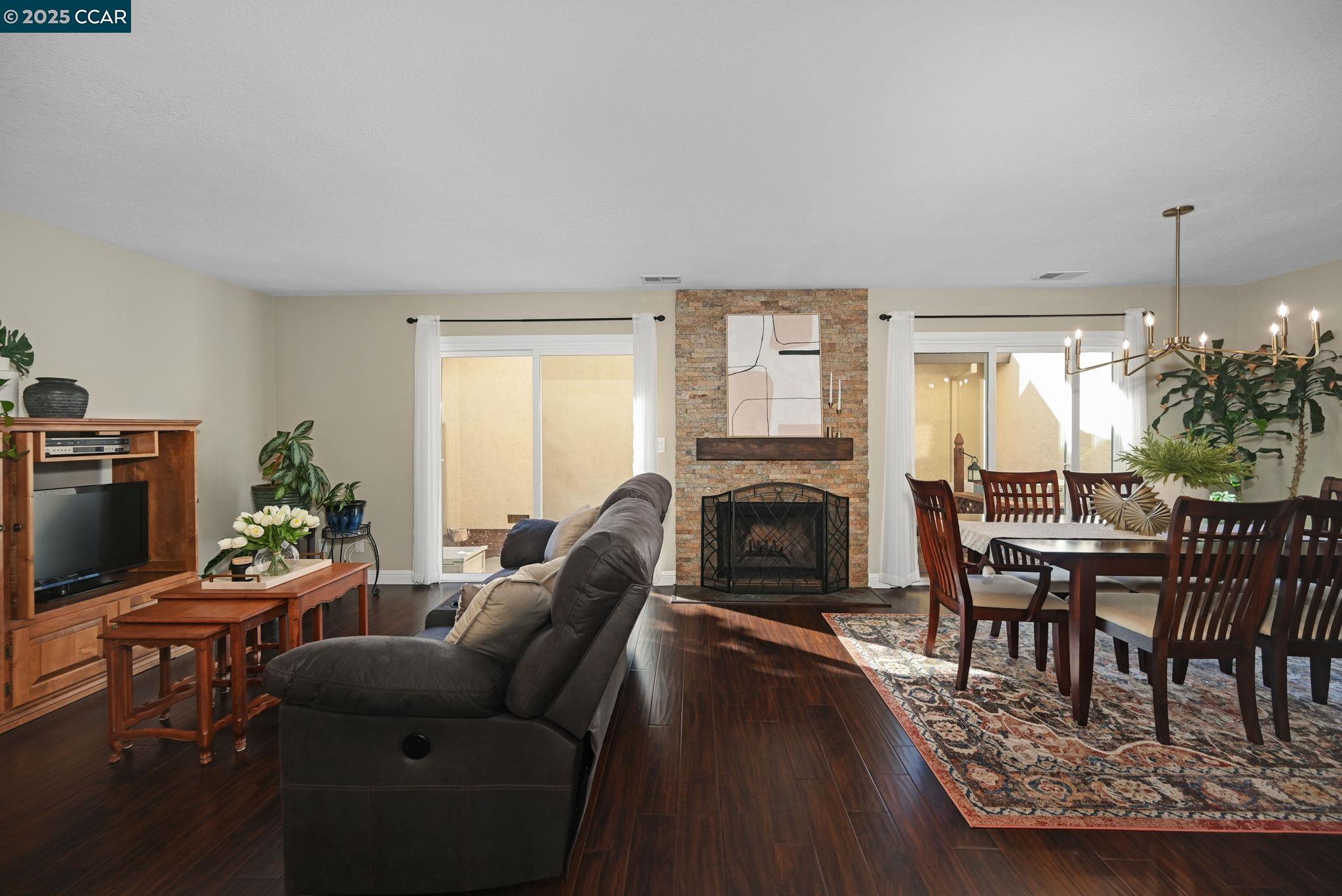 Front Image Thumbnail for CC41114115