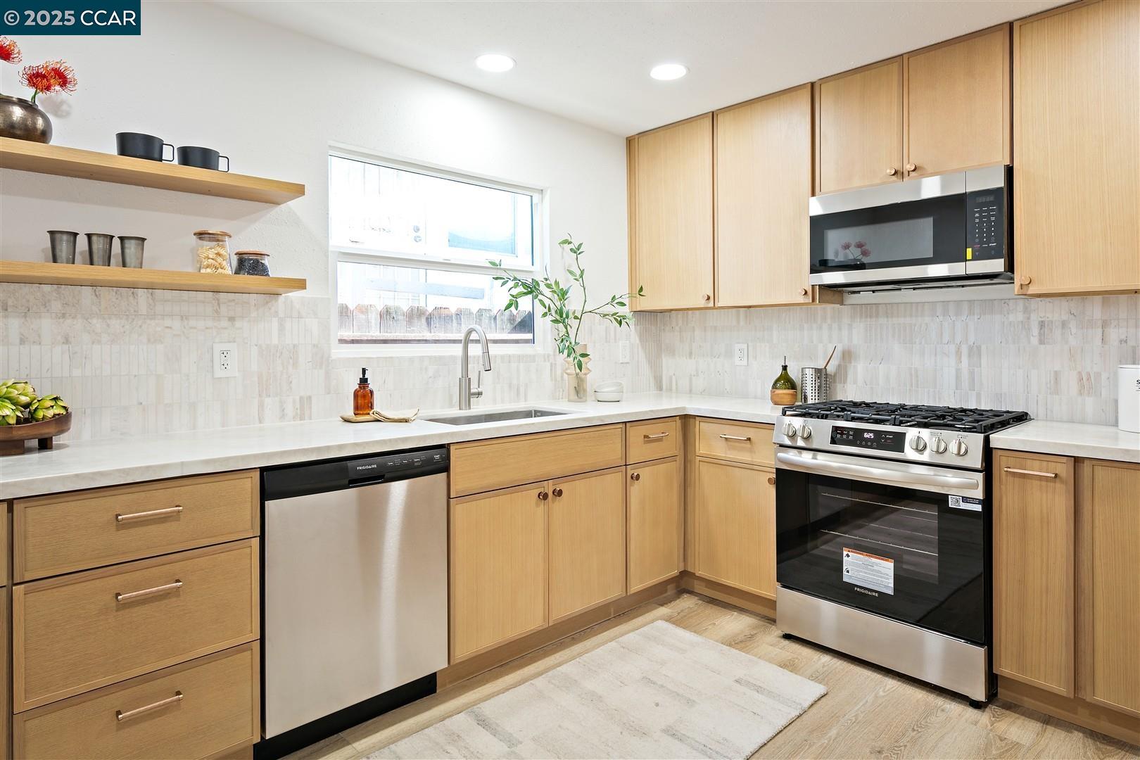 Detail Gallery Image 12 of 36 For 1511 Olive Ave, Richmond,  CA 94805 - 2 Beds | 2 Baths