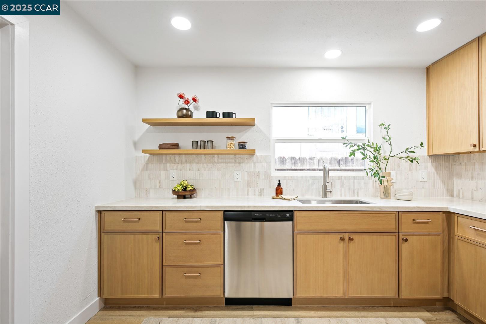 Detail Gallery Image 13 of 36 For 1511 Olive Ave, Richmond,  CA 94805 - 2 Beds | 2 Baths