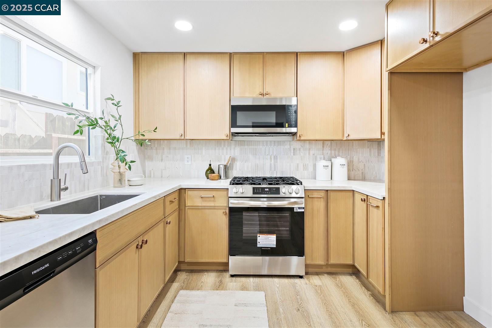 Detail Gallery Image 14 of 36 For 1511 Olive Ave, Richmond,  CA 94805 - 2 Beds | 2 Baths