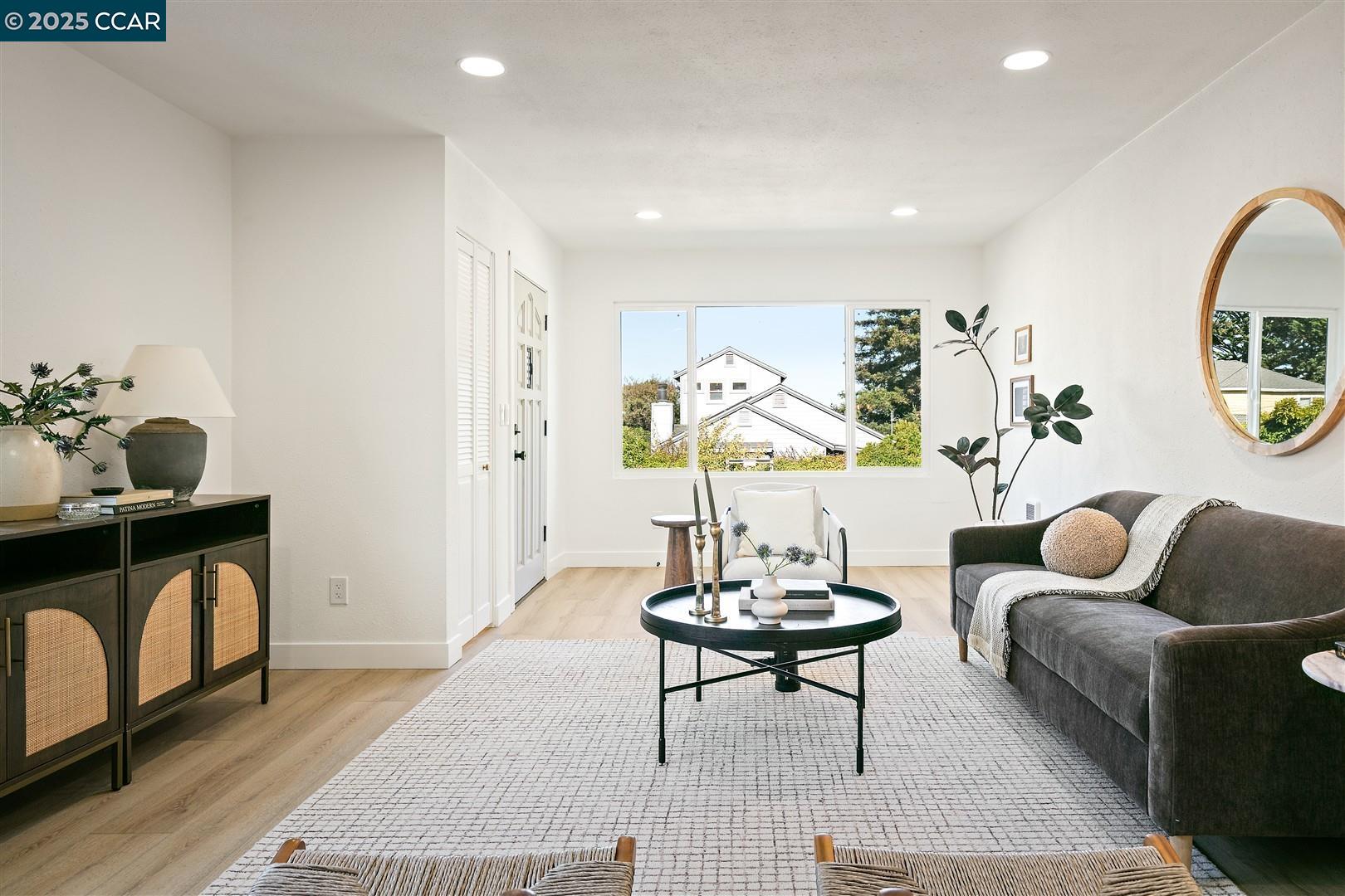 Detail Gallery Image 4 of 36 For 1511 Olive Ave, Richmond,  CA 94805 - 2 Beds | 2 Baths