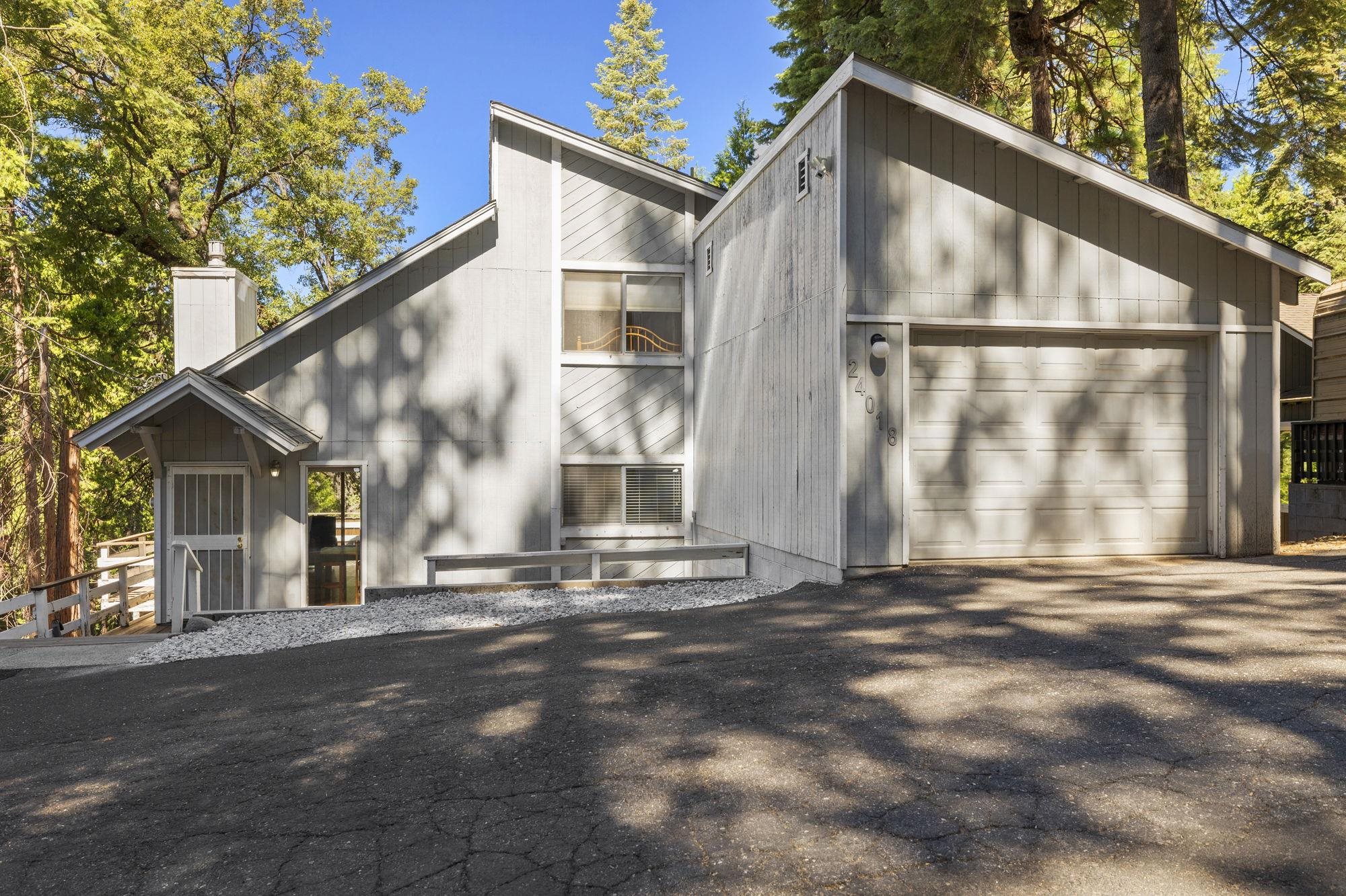 Detail Gallery Image 2 of 22 For 24018 Tuyu, Mi Wuk Village,  CA 95346 - 3 Beds | 2 Baths