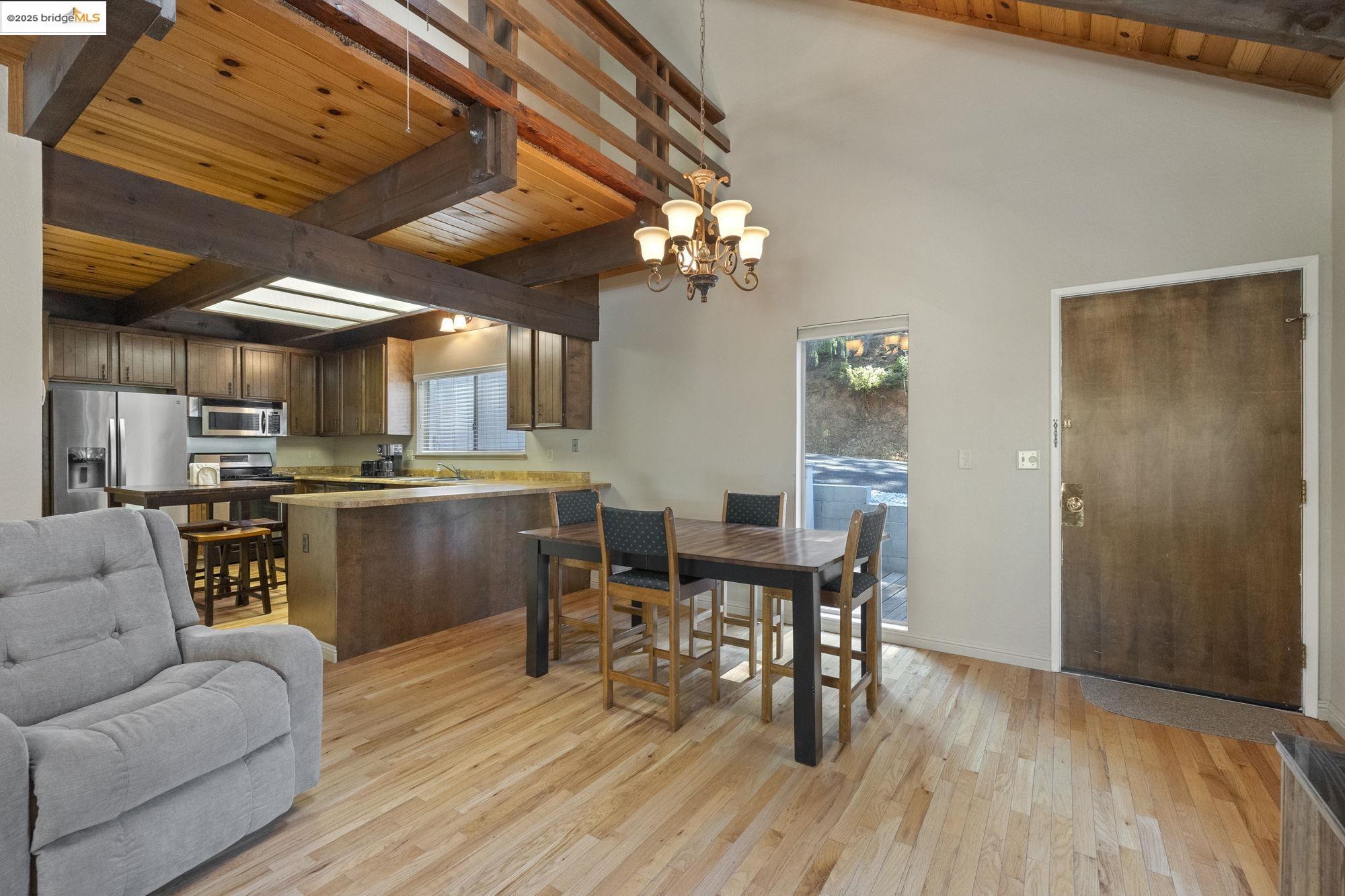 Detail Gallery Image 4 of 19 For 24018 Tuyu, Mi Wuk Village,  CA 95346 - 3 Beds | 2 Baths