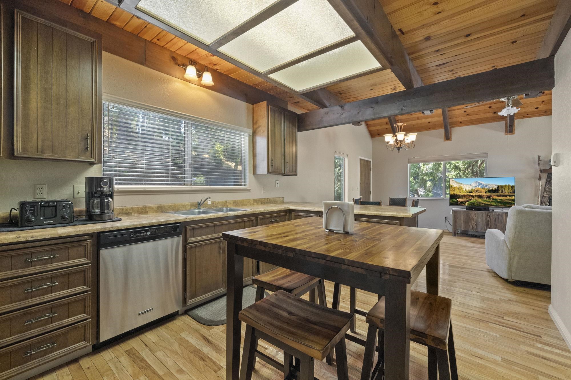 Detail Gallery Image 6 of 22 For 24018 Tuyu, Mi Wuk Village,  CA 95346 - 3 Beds | 2 Baths