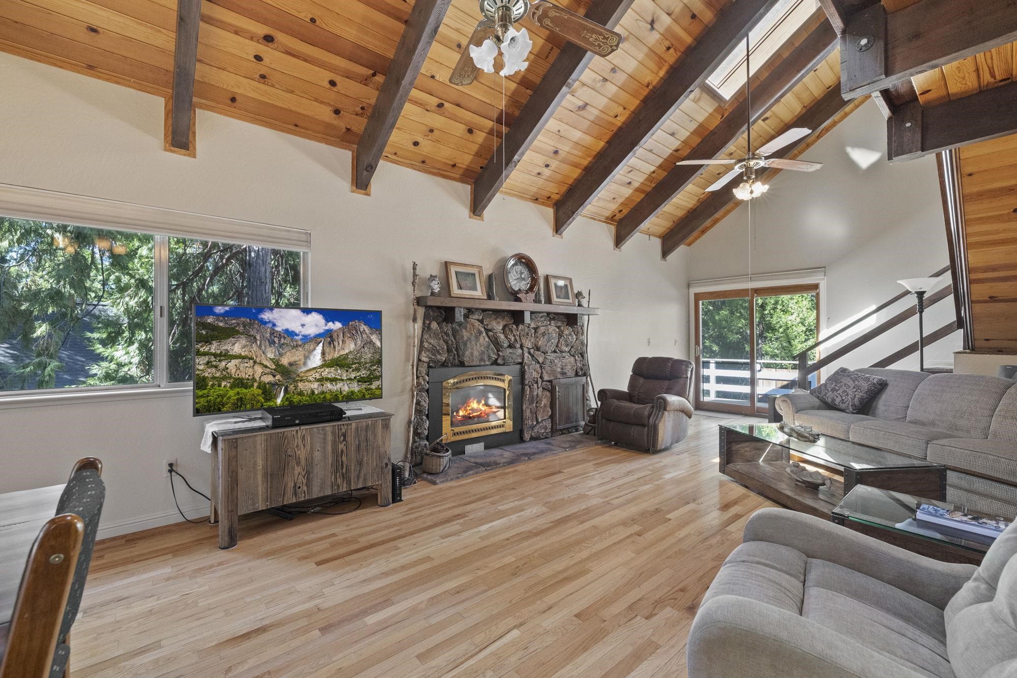 Detail Gallery Image 8 of 22 For 24018 Tuyu, Mi Wuk Village,  CA 95346 - 3 Beds | 2 Baths