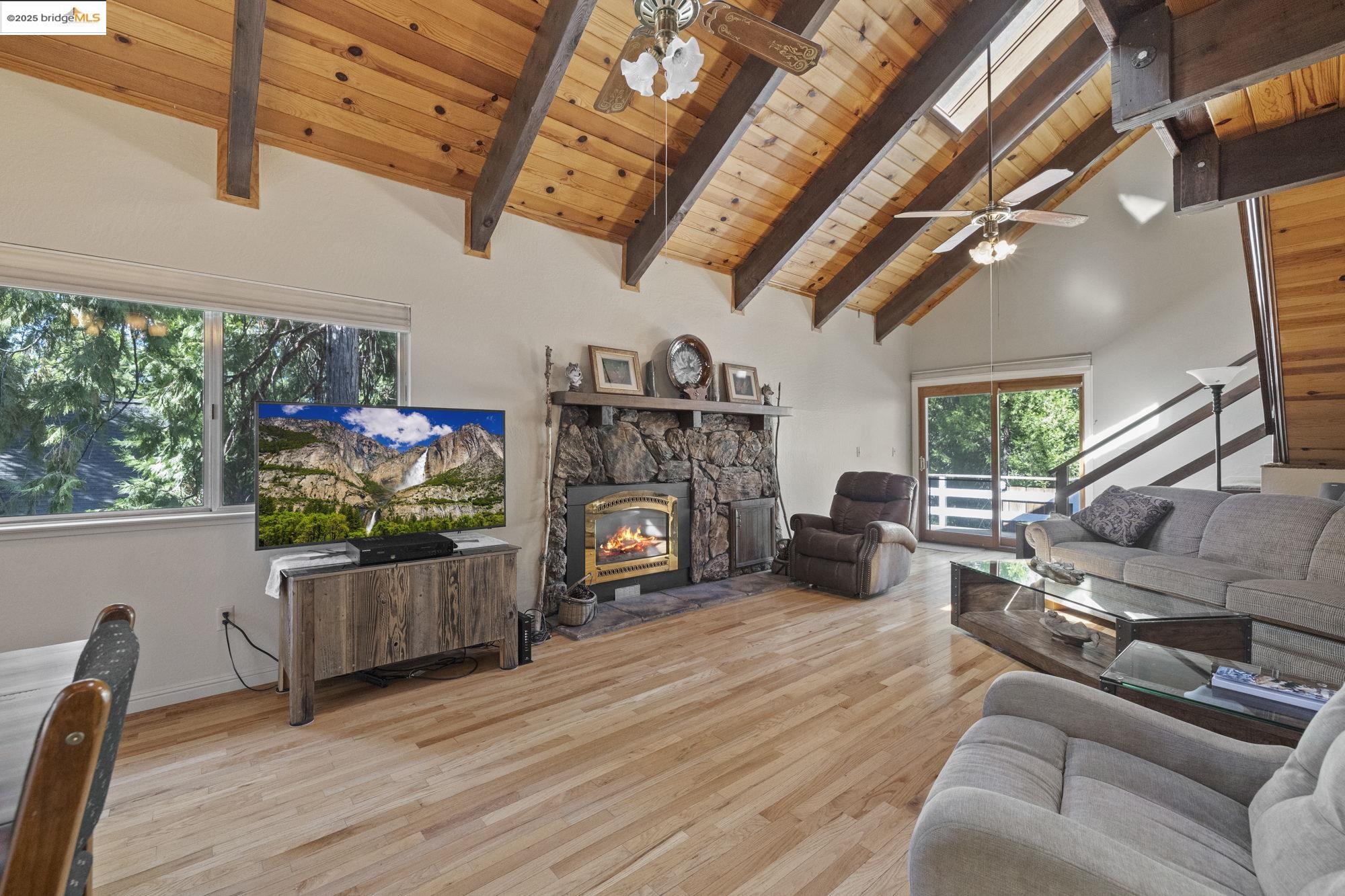 Detail Gallery Image 8 of 19 For 24018 Tuyu, Mi Wuk Village,  CA 95346 - 3 Beds | 2 Baths