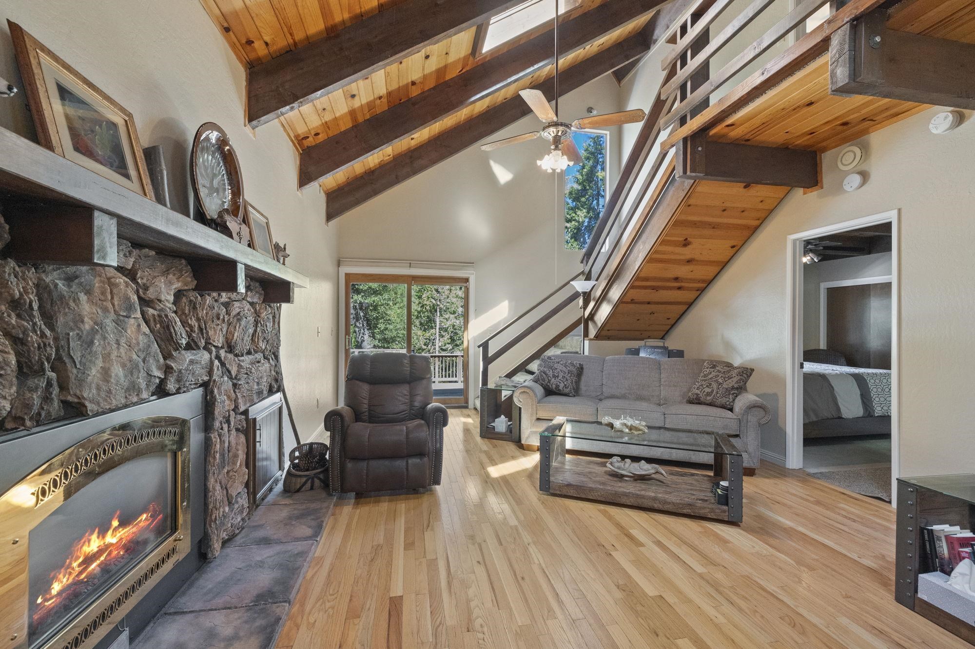 Detail Gallery Image 9 of 22 For 24018 Tuyu, Mi Wuk Village,  CA 95346 - 3 Beds | 2 Baths