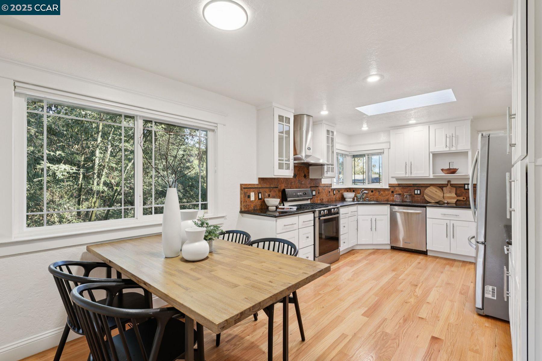 Detail Gallery Image 14 of 52 For 4449 Mattis Ct, Oakland,  CA 94619 - 3 Beds | 2/1 Baths