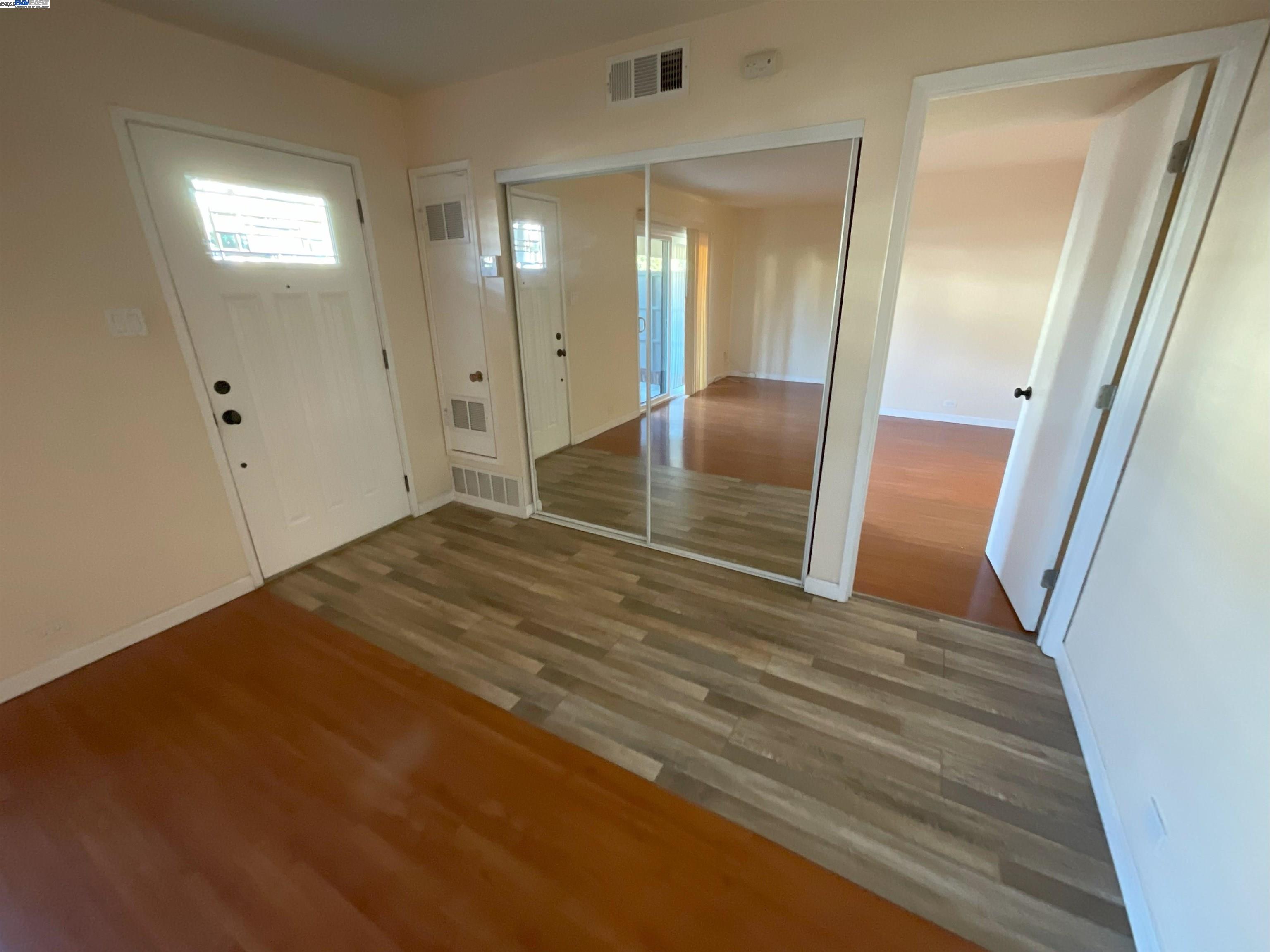 Detail Gallery Image 5 of 32 For 1102 Admiralty Ln, Foster City,  CA 94404 - 1 Beds | 1 Baths