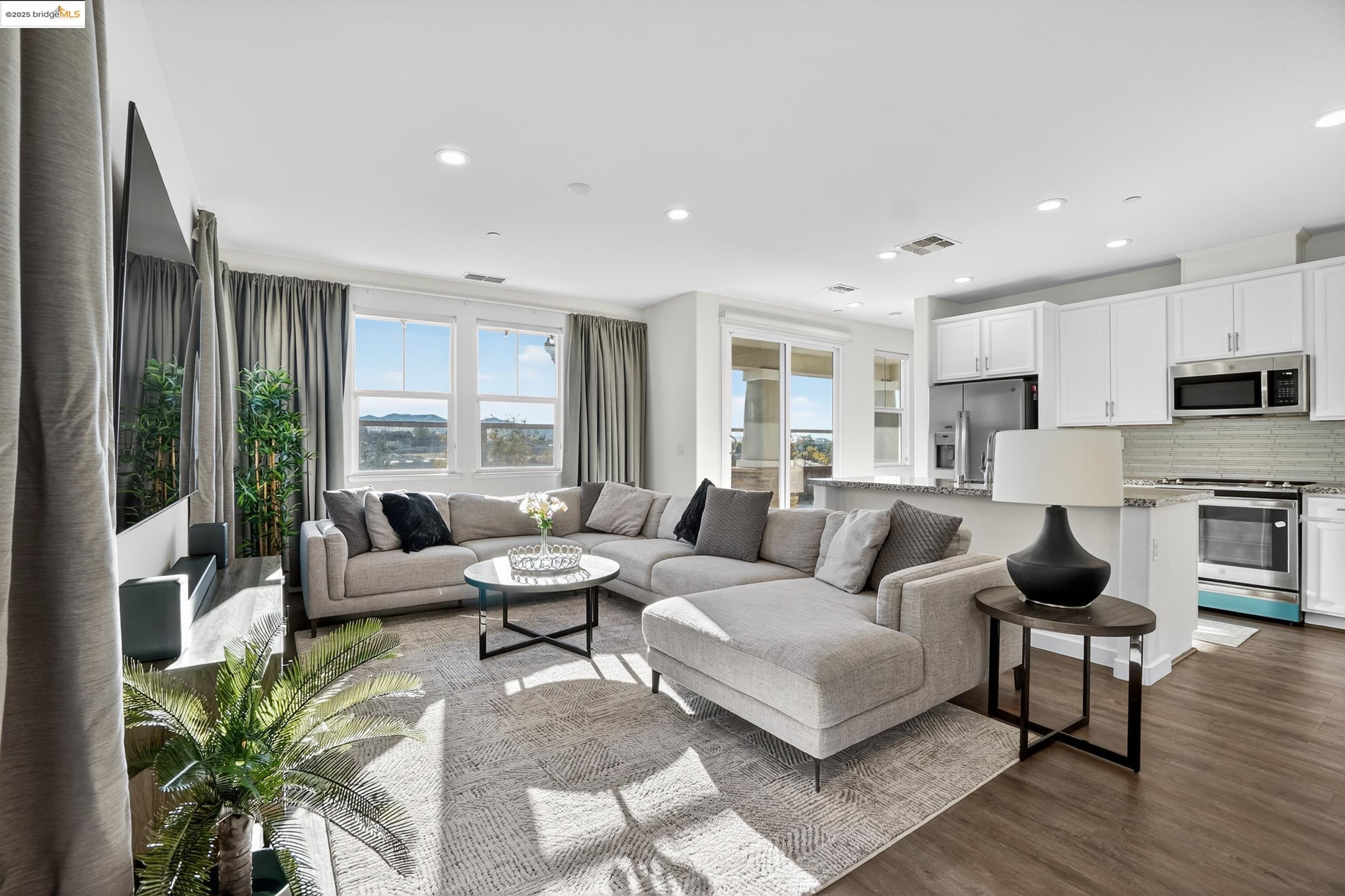 Detail Gallery Image 11 of 48 For 2794 Lily Court, Antioch,  CA 94531 - 4 Beds | 3 Baths