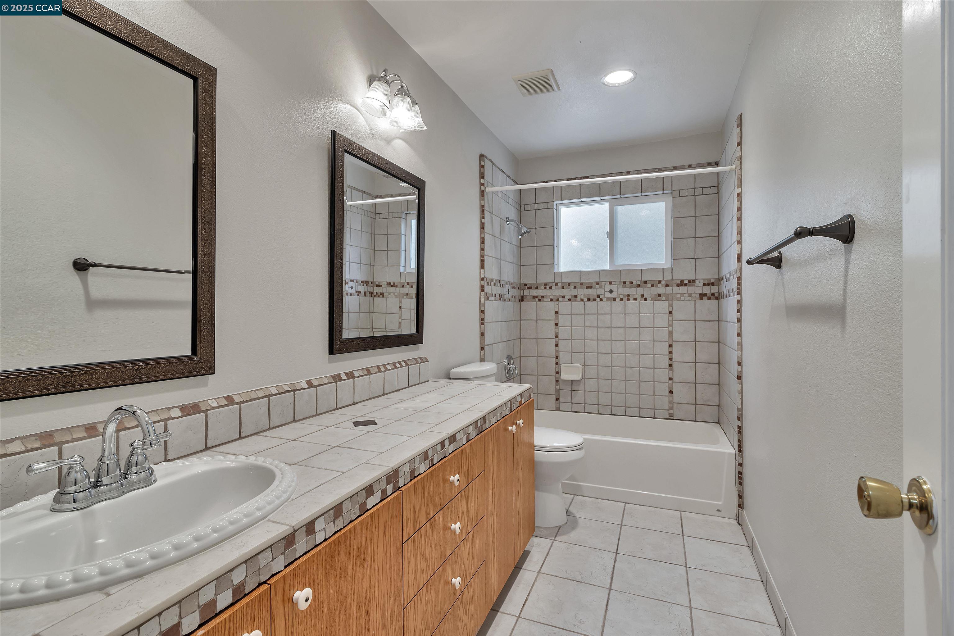 Detail Gallery Image 17 of 28 For 520 Dawkins Dr, Lafayette,  CA 94549 - 4 Beds | 2/1 Baths