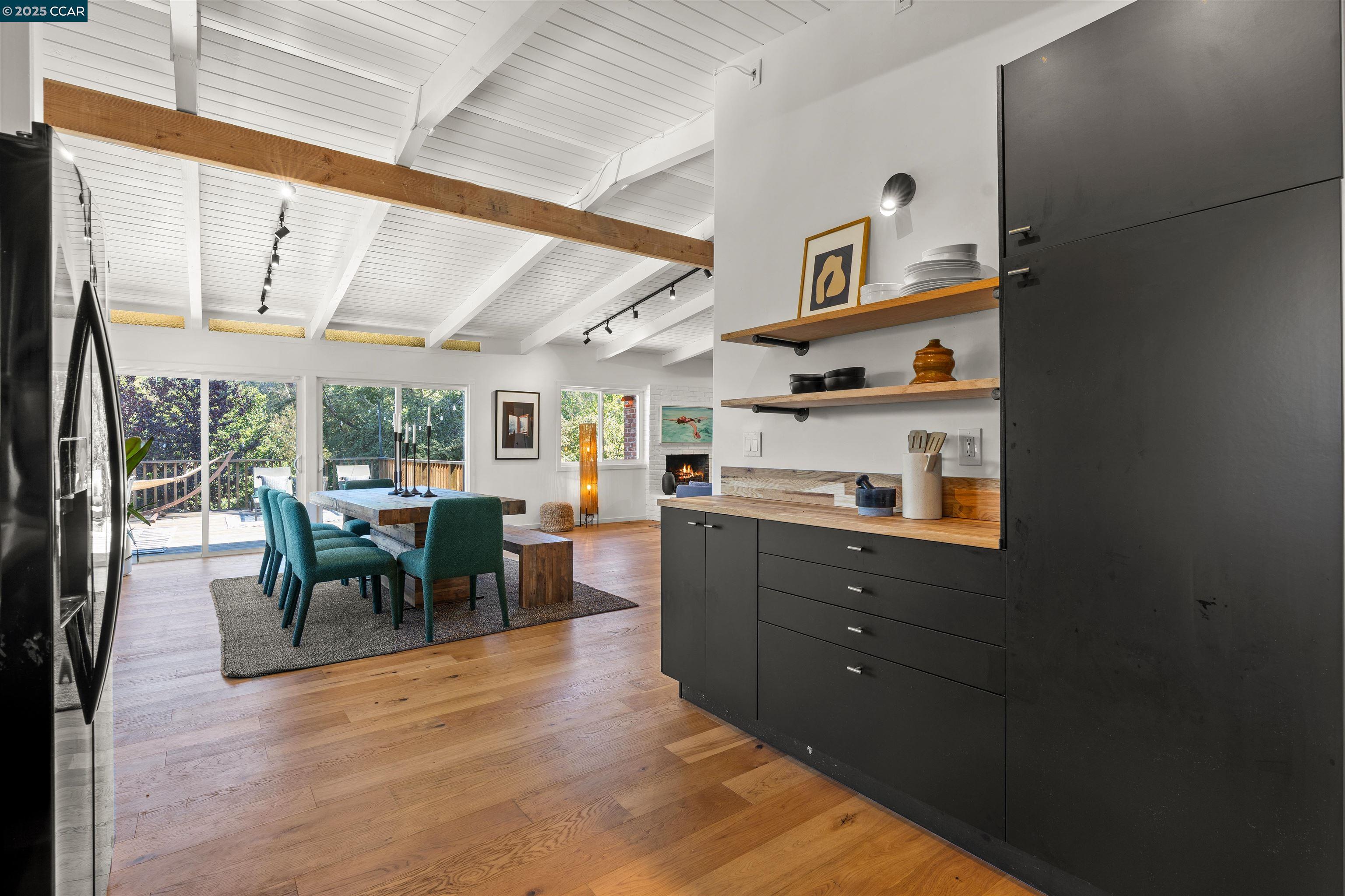 Detail Gallery Image 14 of 54 For 5915 Alhambra, Oakland,  CA 94611-2227 - 4 Beds | 3 Baths