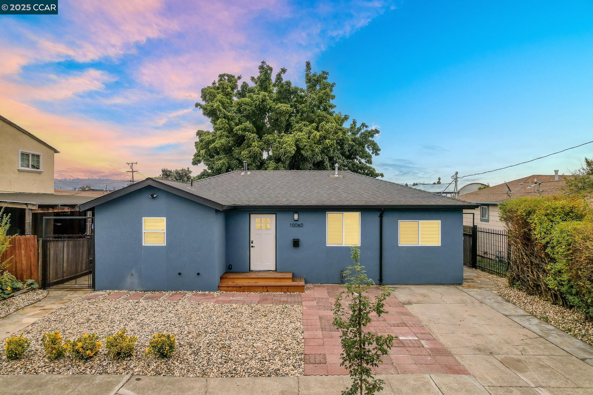 Front Image Thumbnail for CC41114199