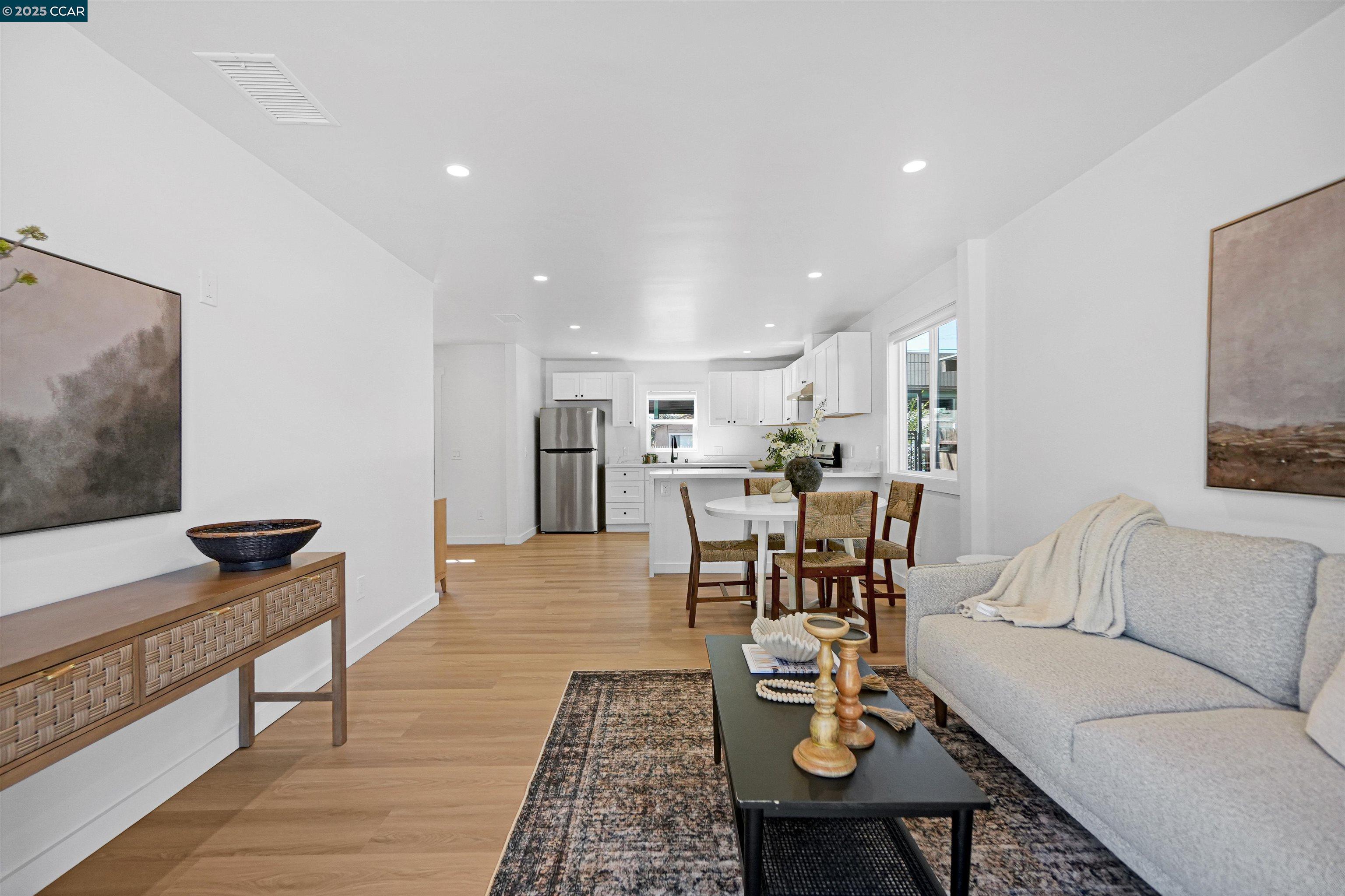 Detail Gallery Image 13 of 47 For 10060 Bernhardt Dr, Oakland,  CA 94603 - 3 Beds | 2 Baths