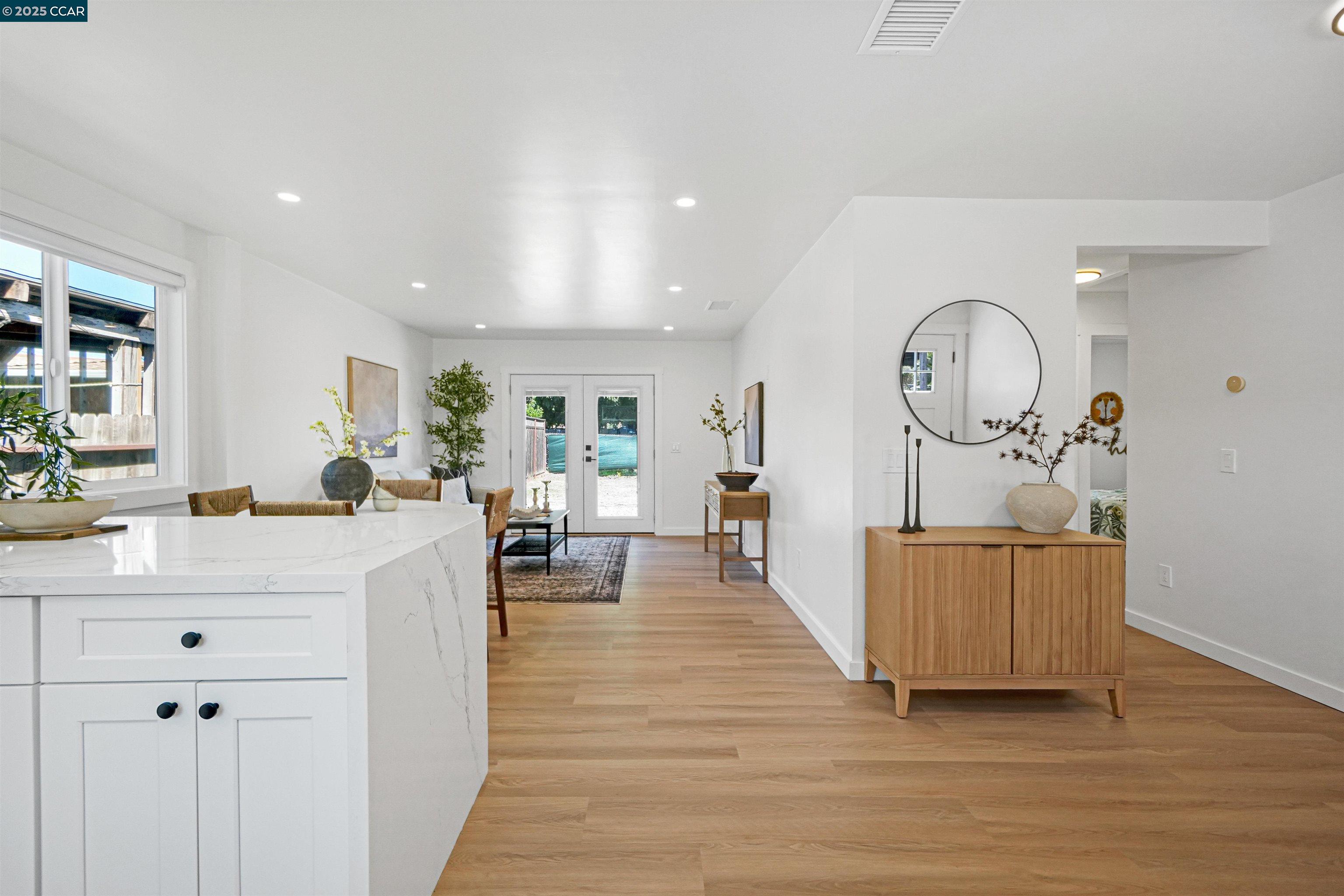 Detail Gallery Image 10 of 47 For 10060 Bernhardt Dr, Oakland,  CA 94603 - 3 Beds | 2 Baths