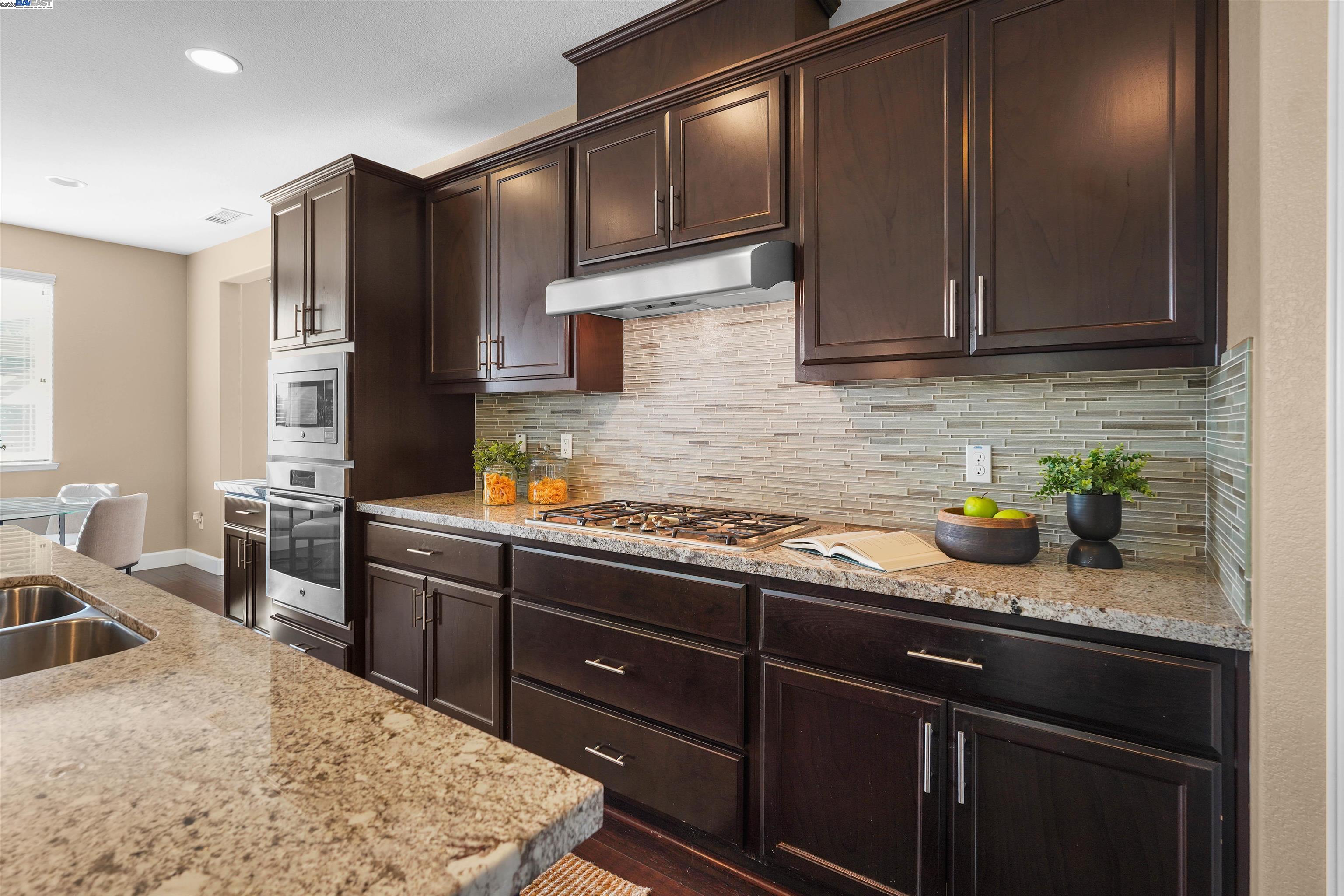 Detail Gallery Image 6 of 53 For 2417 Stalsburg Dr, Tracy,  CA 95376 - 4 Beds | 3 Baths