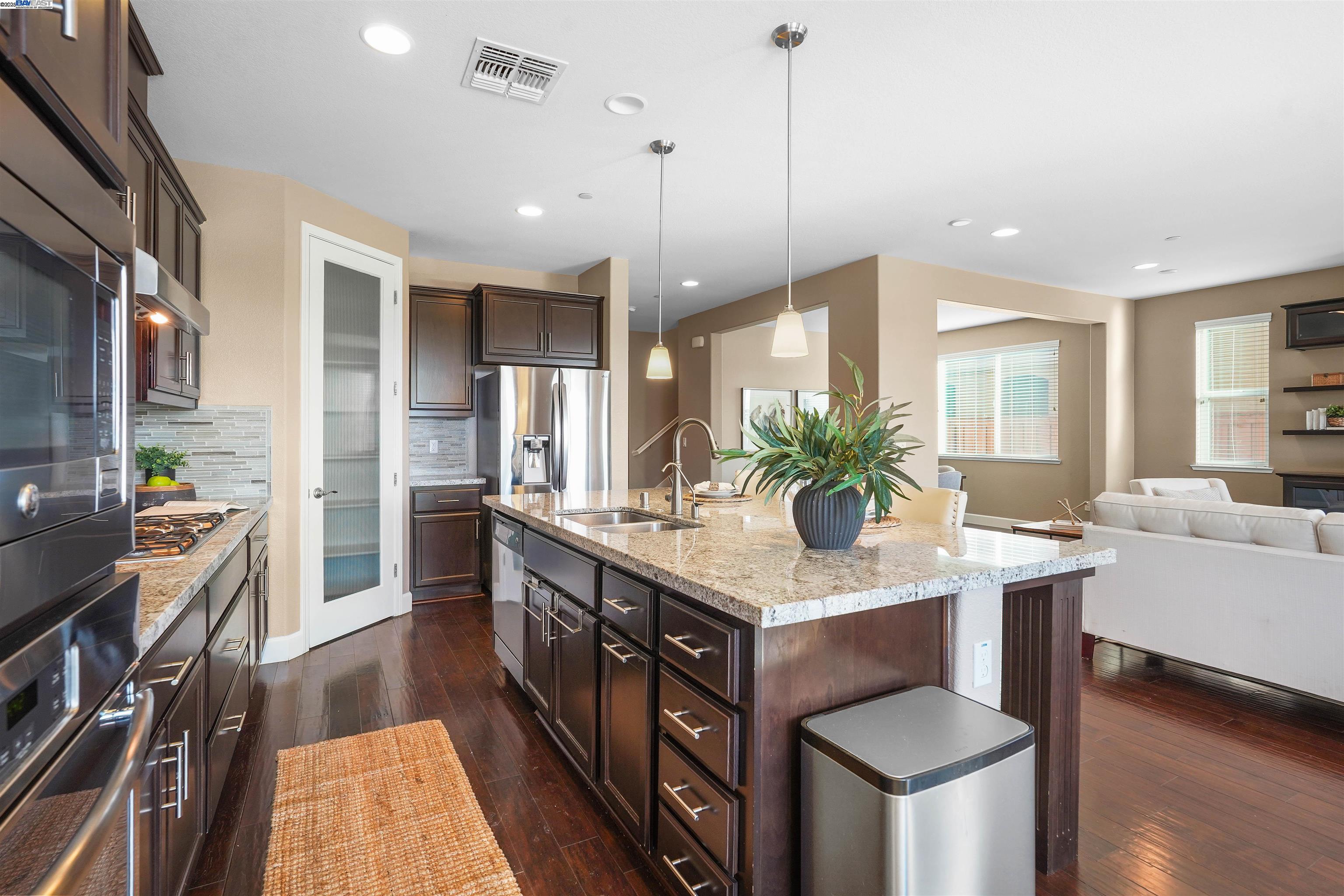 Detail Gallery Image 7 of 53 For 2417 Stalsburg Dr, Tracy,  CA 95376 - 4 Beds | 3 Baths