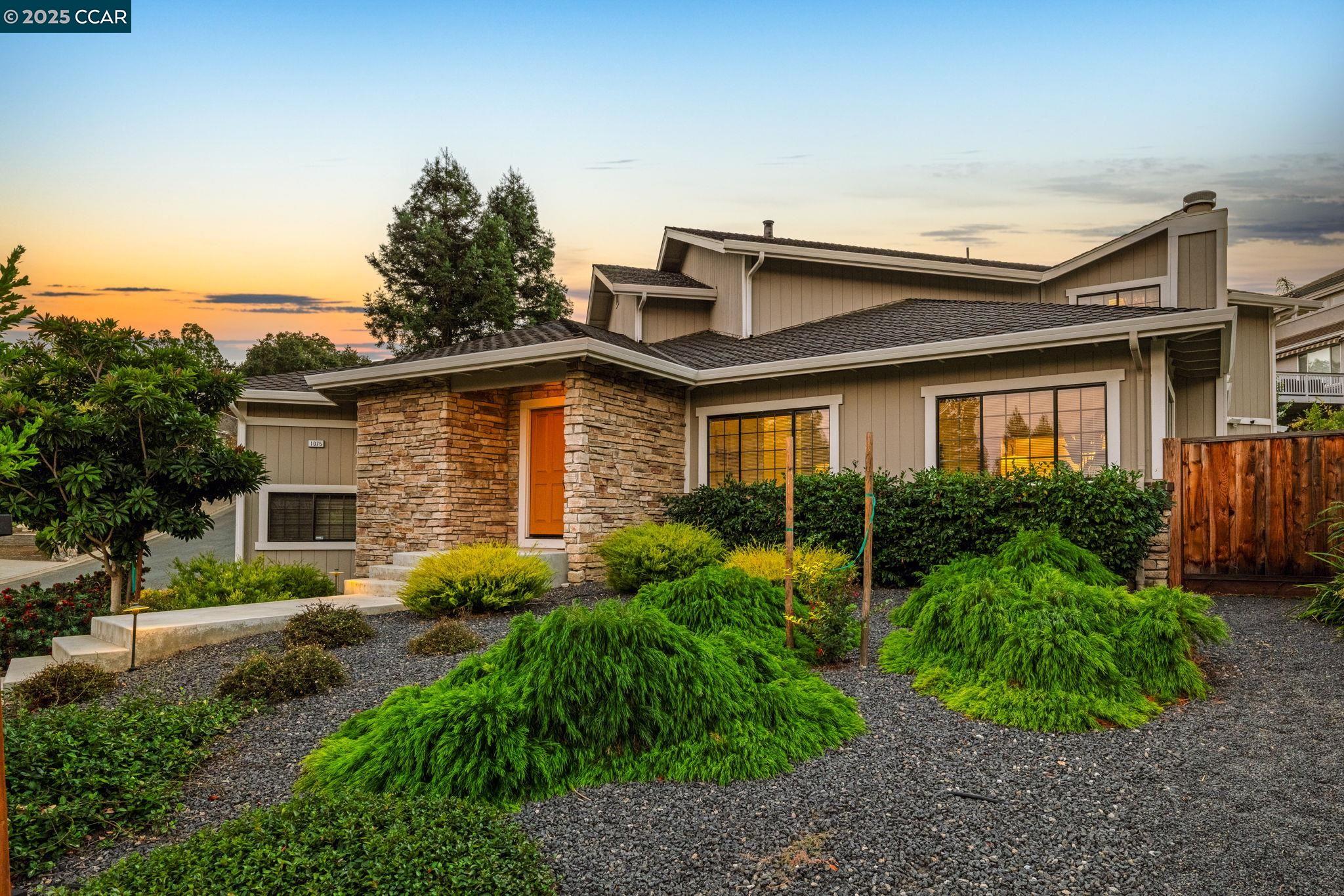 Detail Gallery Image 5 of 46 For 1075 Irwin Court, Concord,  CA 94518 - 4 Beds | 3 Baths