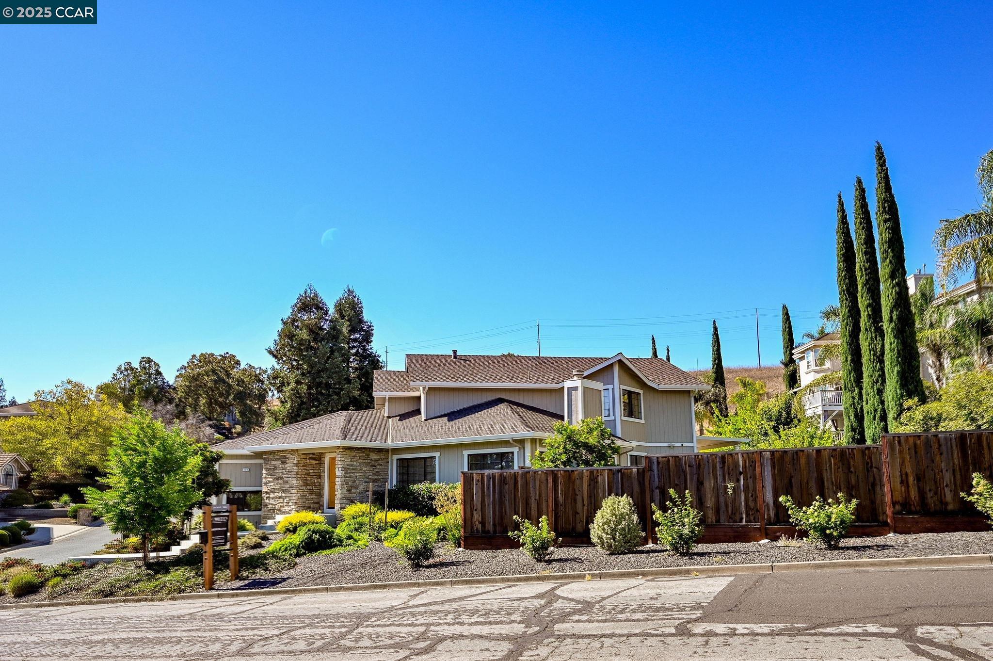 Detail Gallery Image 7 of 46 For 1075 Irwin Court, Concord,  CA 94518 - 4 Beds | 3 Baths