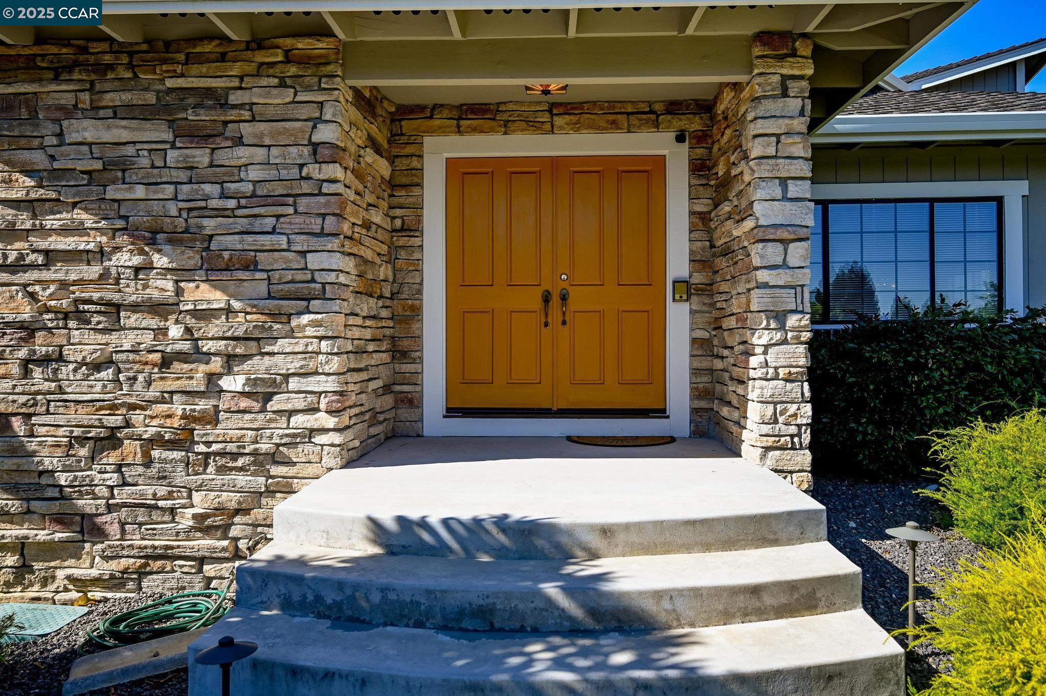 Detail Gallery Image 8 of 46 For 1075 Irwin Court, Concord,  CA 94518 - 4 Beds | 3 Baths