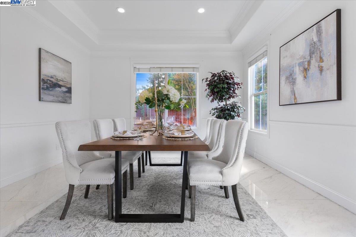 Detail Gallery Image 12 of 35 For 2848 E Cog Hill Ter, Dublin,  CA 94568 - 6 Beds | 4/1 Baths