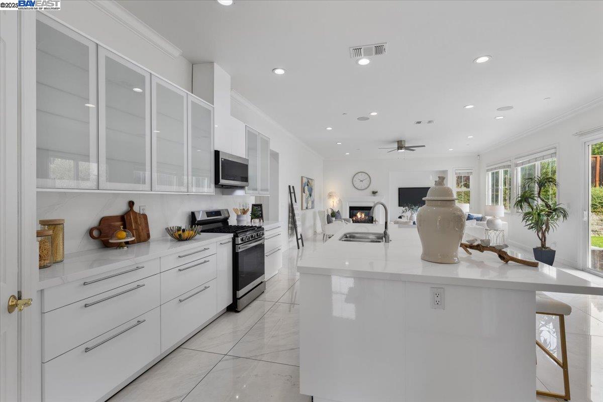 Detail Gallery Image 15 of 35 For 2848 E Cog Hill Ter, Dublin,  CA 94568 - 6 Beds | 4/1 Baths