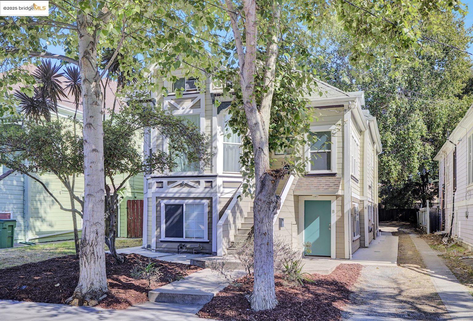 Detail Gallery Image 2 of 41 For 3830 Clarke St, Oakland,  CA 94609 - – Beds | – Baths