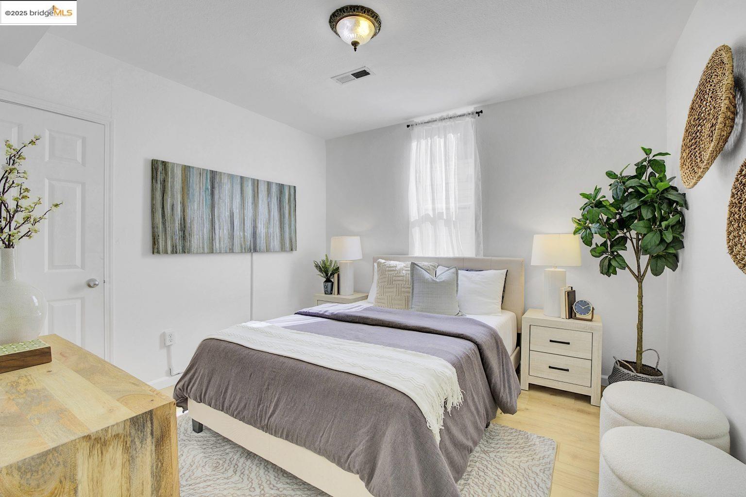 Detail Gallery Image 17 of 41 For 3830 Clarke St, Oakland,  CA 94609 - – Beds | – Baths