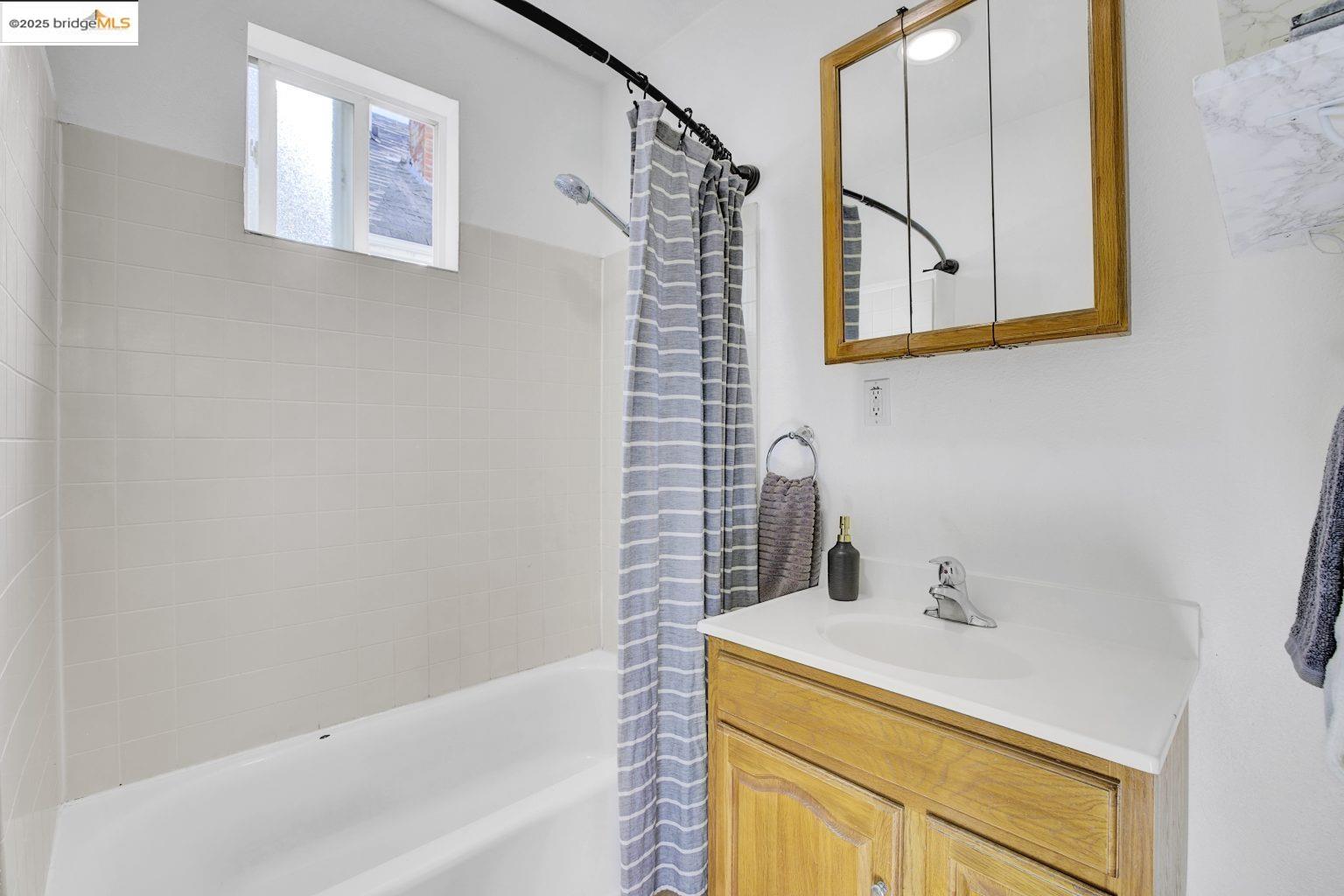 Detail Gallery Image 28 of 41 For 3830 Clarke St, Oakland,  CA 94609 - – Beds | – Baths