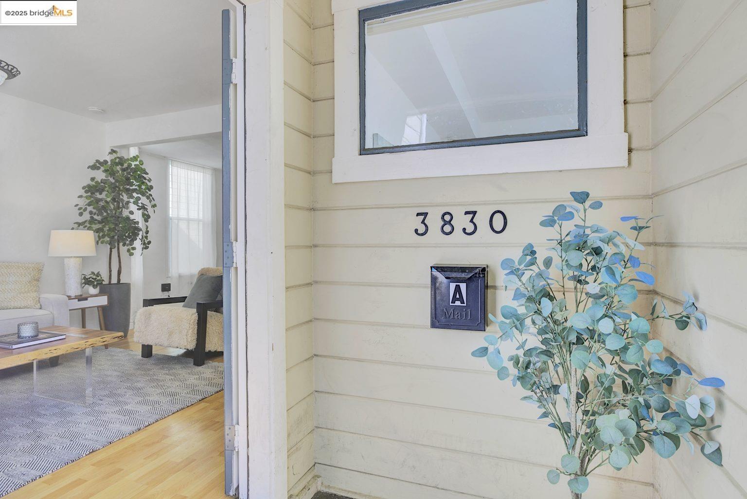 Detail Gallery Image 4 of 41 For 3830 Clarke St, Oakland,  CA 94609 - – Beds | – Baths