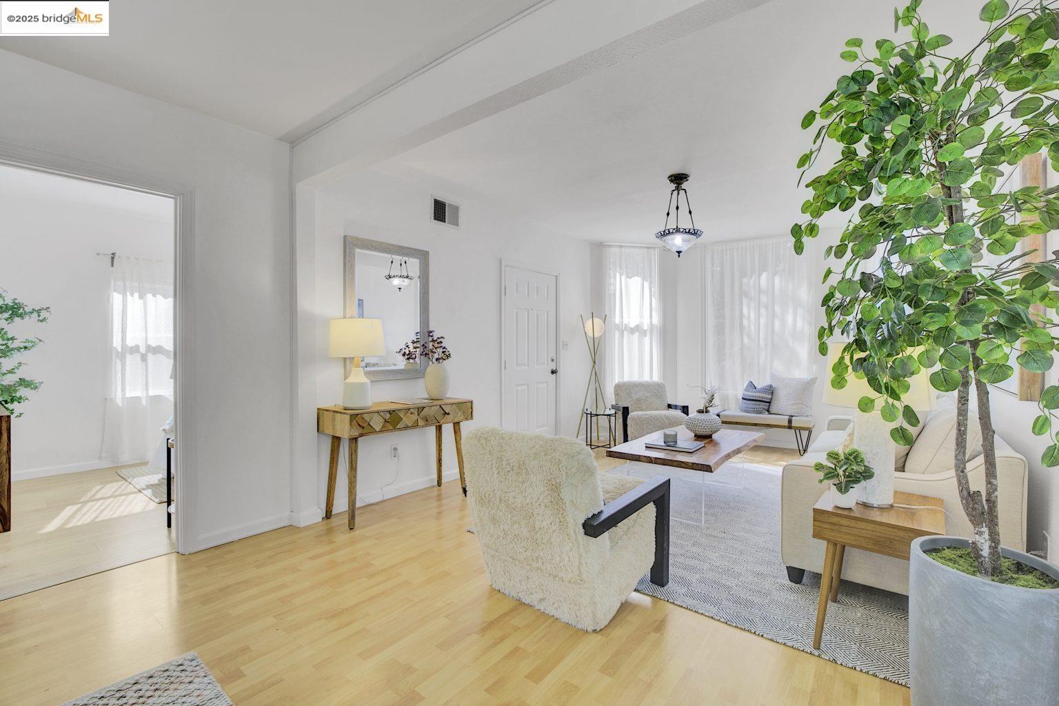 Detail Gallery Image 6 of 41 For 3830 Clarke St, Oakland,  CA 94609 - – Beds | – Baths